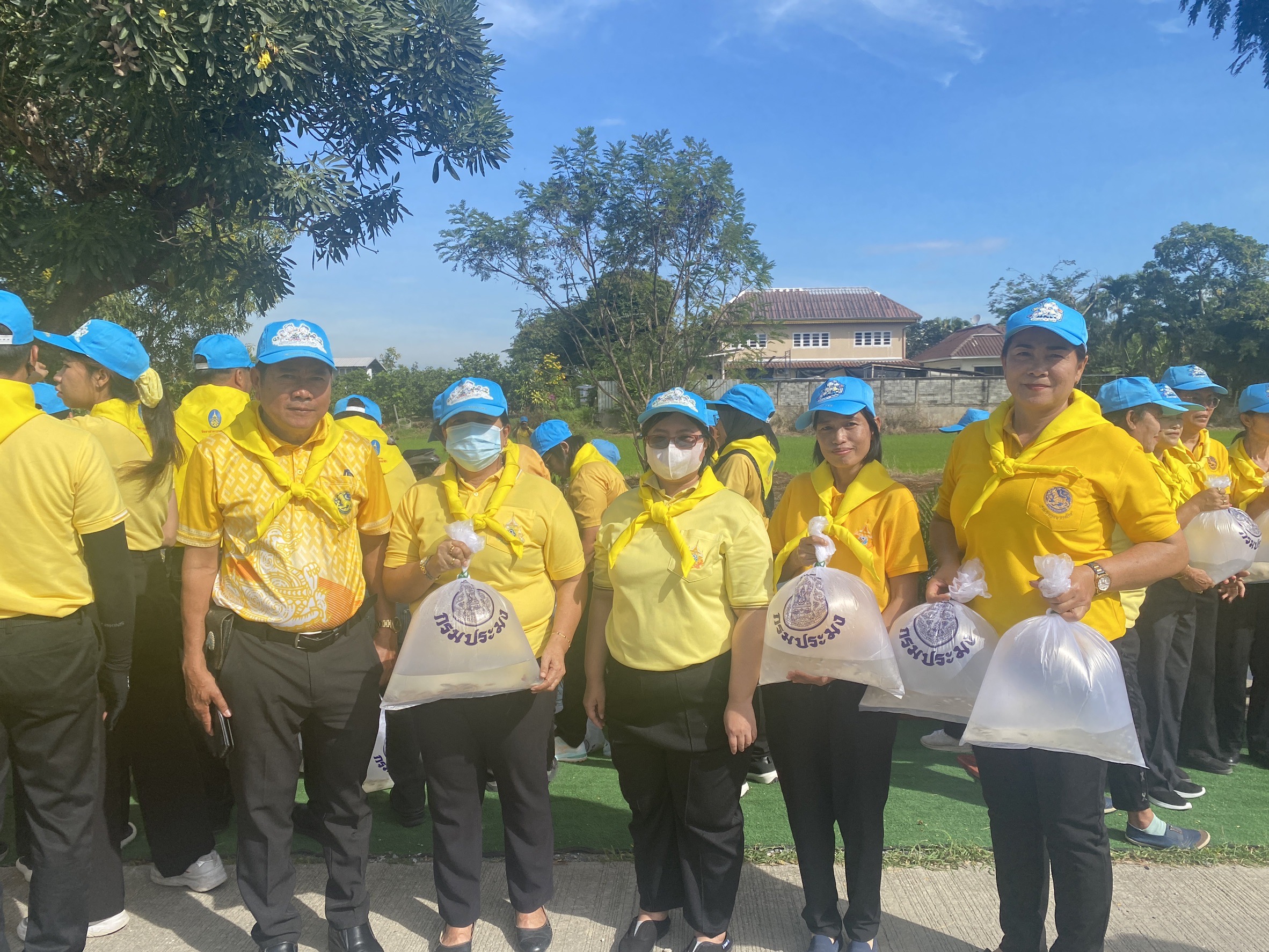”สพอ.ไทรน้อยเข้าร่วมกิจกรรมจิตอาสา เราทำความ ดี ด้วยหัวใจ ณ ตำบลราษฎ์นิยม อำเภอไทรน้อย“