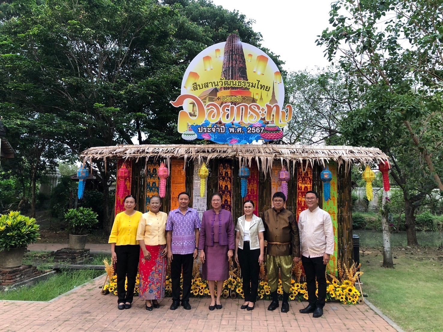 นางระวีพรรณ แก้วเพียงเพ็ญ รองผู้ว่าราชการจังหวัดนนทบุรี เป็นประธานเปิดงาน “โครงการฟื้นฟูเศรษฐกิจ ตลาดพาณิชย์ @ นนทบุรี กิจกรรมธงฟ้าราคาประหยัด ”