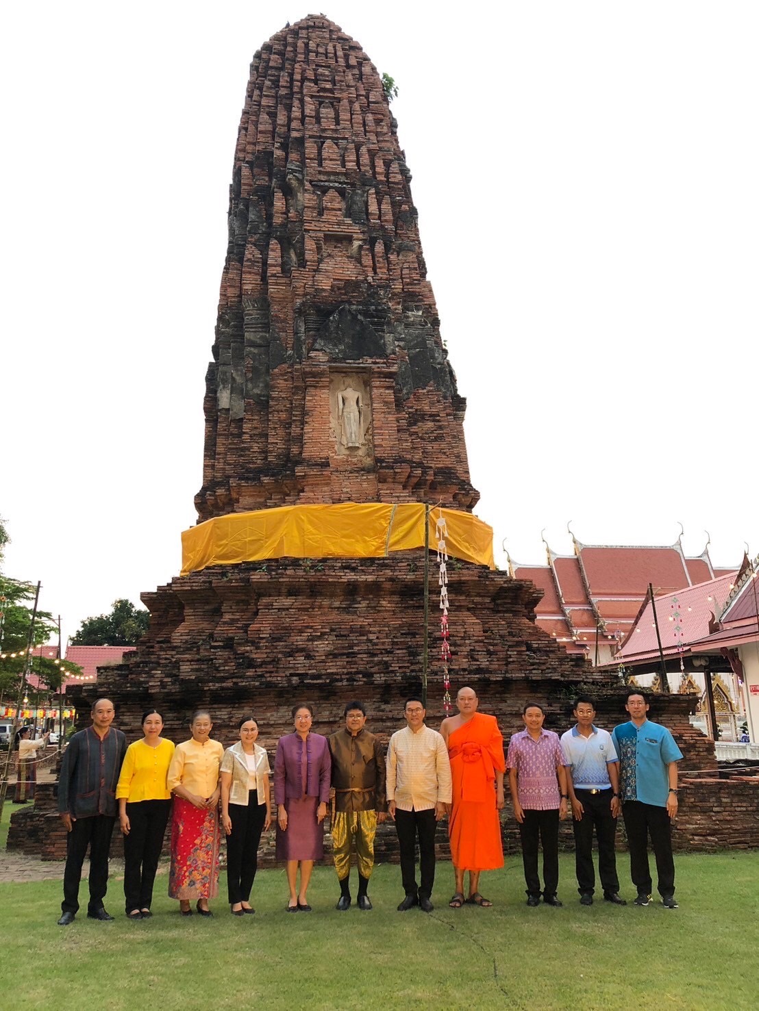 นางระวีพรรณ แก้วเพียงเพ็ญ รองผู้ว่าราชการจังหวัดนนทบุรี เป็นประธานเปิดงาน “โครงการฟื้นฟูเศรษฐกิจ ตลาดพาณิชย์ @ นนทบุรี กิจกรรมธงฟ้าราคาประหยัด ”