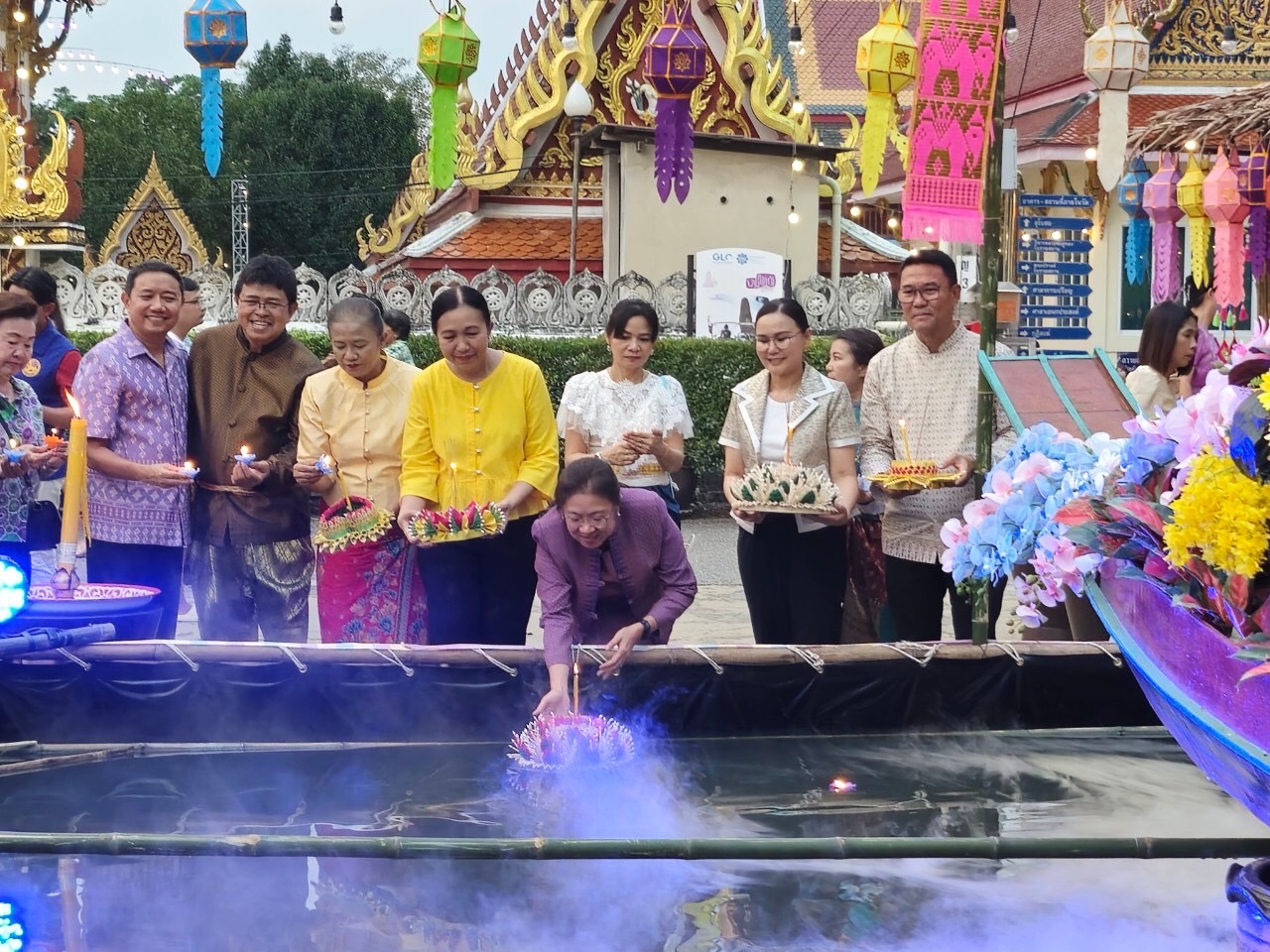 นางระวีพรรณ แก้วเพียงเพ็ญ รองผู้ว่าราชการจังหวัดนนทบุรี เป็นประธานเปิดงาน “โครงการฟื้นฟูเศรษฐกิจ ตลาดพาณิชย์ @ นนทบุรี กิจกรรมธงฟ้าราคาประหยัด ”