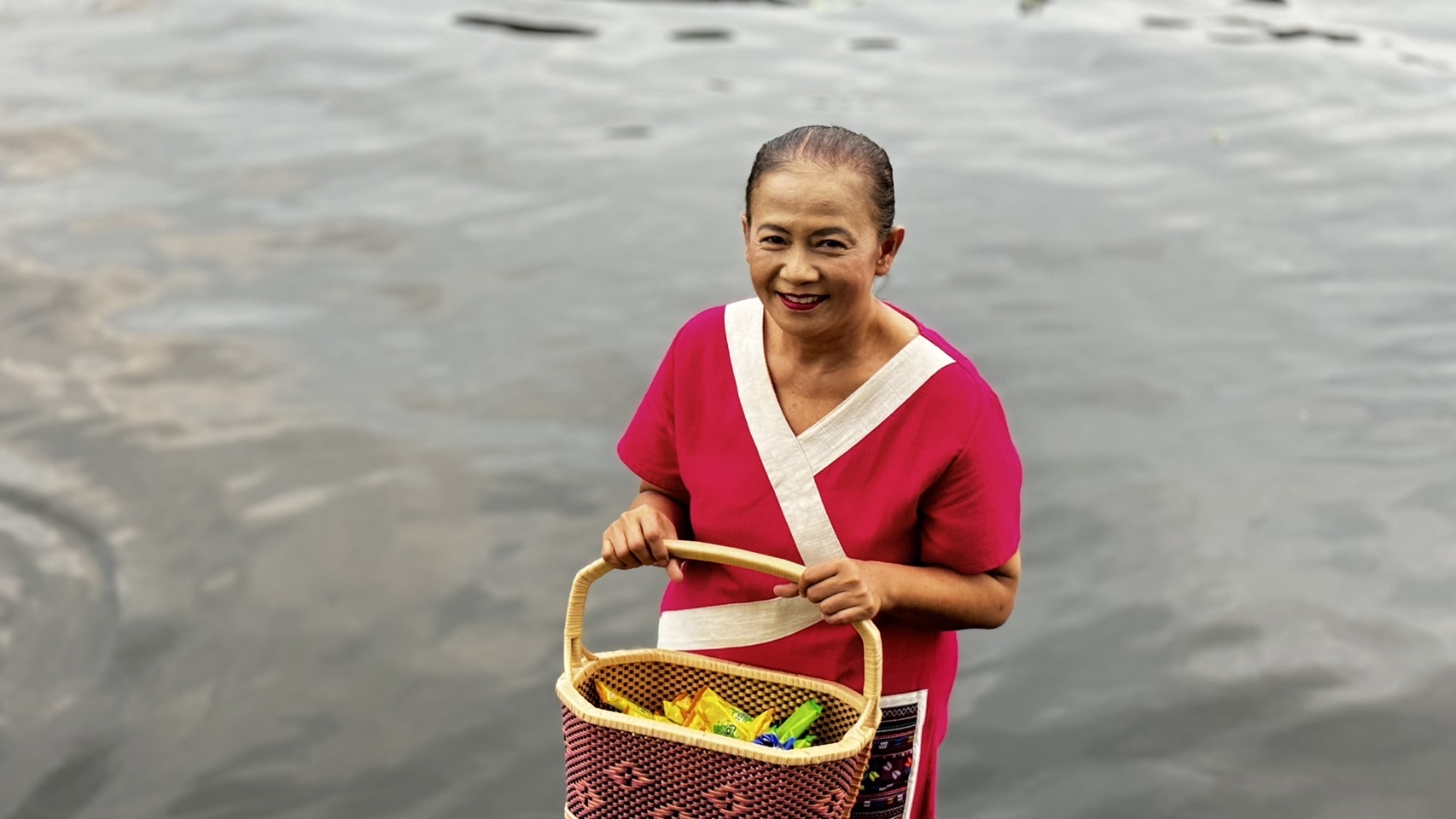 สพจ.นนท์ร่วมสืบสานประเพณีทำบุญตักบาตรพระ 108 คลองอ้อมนนท์