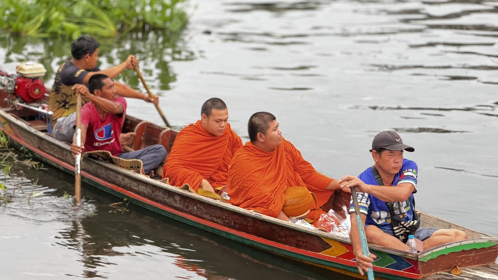 สพจ.นนท์ร่วมสืบสานประเพณีทำบุญตักบาตรพระ 108 คลองอ้อมนนท์