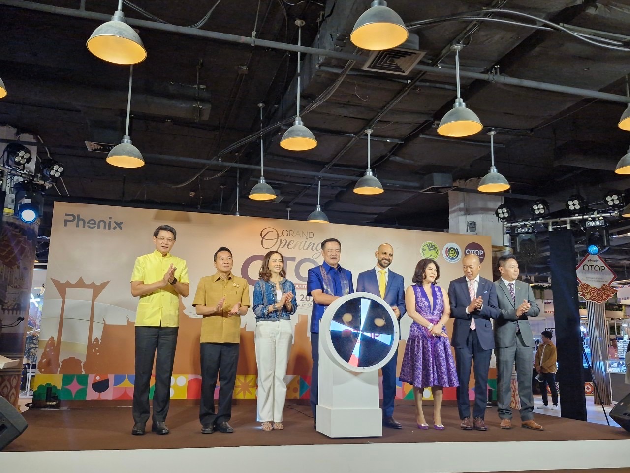 พช.นนทบุรีร่วมพิธีเปิดงาน PHENIX “OTOP DESTINATION ศูนย์รวมสินค้า OTOP ที่ดีที่สุดในกรุงเทพมหานคร”