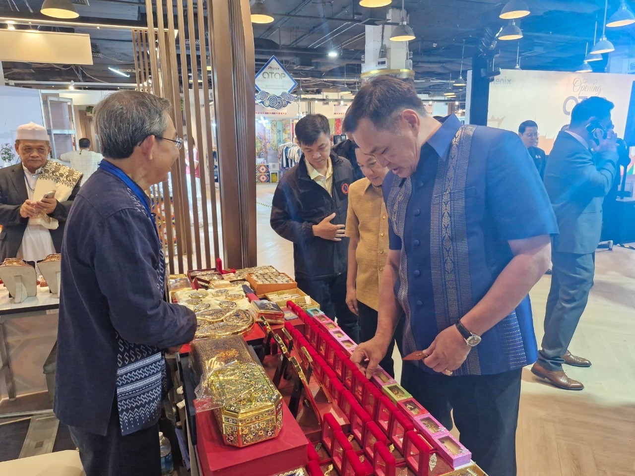 พช.นนทบุรีร่วมพิธีเปิดงาน PHENIX “OTOP DESTINATION ศูนย์รวมสินค้า OTOP ที่ดีที่สุดในกรุงเทพมหานคร”