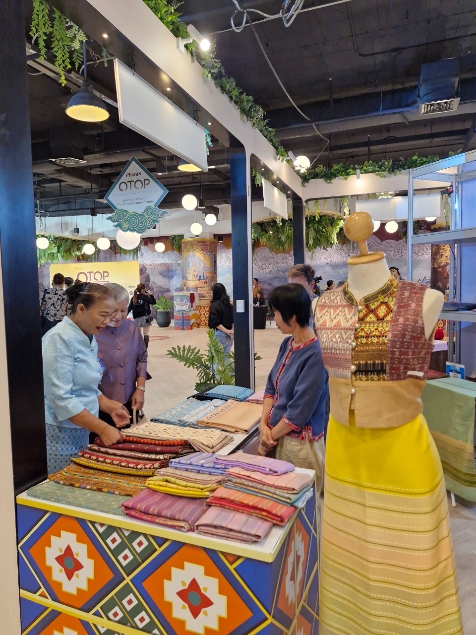 พช.นนทบุรีร่วมพิธีเปิดงาน PHENIX “OTOP DESTINATION ศูนย์รวมสินค้า OTOP ที่ดีที่สุดในกรุงเทพมหานคร”