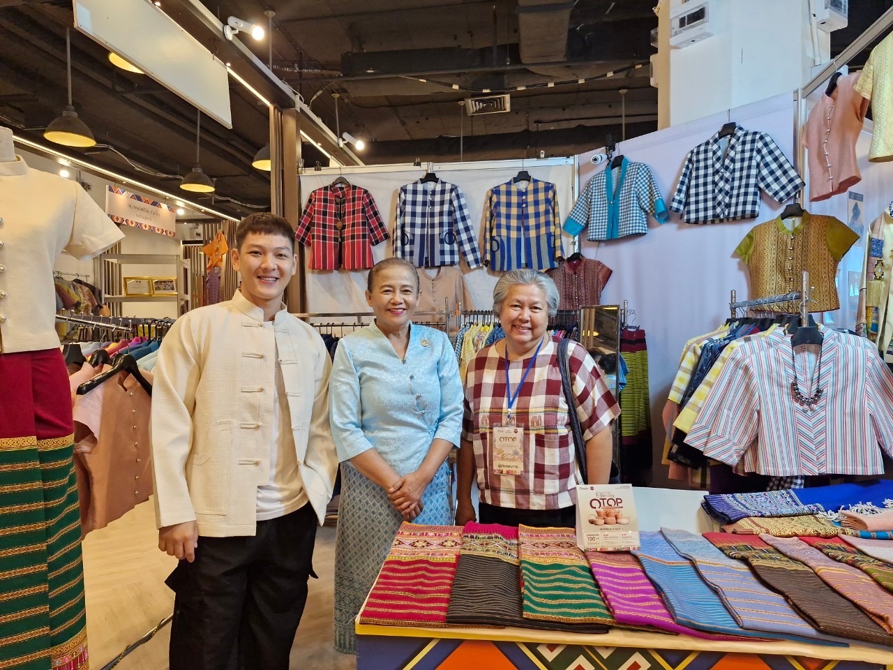 พช.นนทบุรีร่วมพิธีเปิดงาน PHENIX “OTOP DESTINATION ศูนย์รวมสินค้า OTOP ที่ดีที่สุดในกรุงเทพมหานคร”