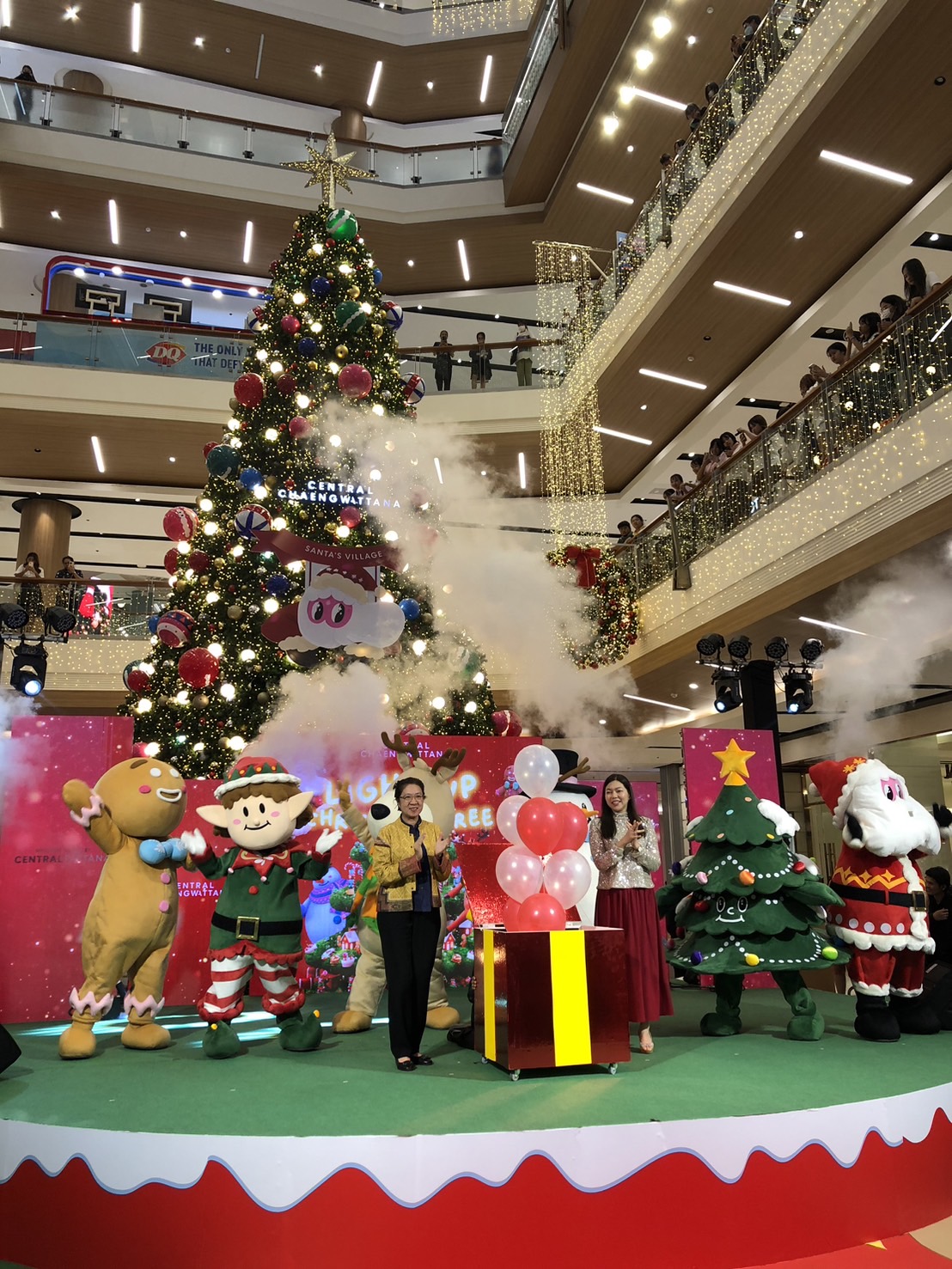 พช.นนท์ ร่วมพิธีเปิดงาน Light Up Christmas Tree Celebration ศูนย์การค้าเซ็นทรัลแจ้งวัฒนะ