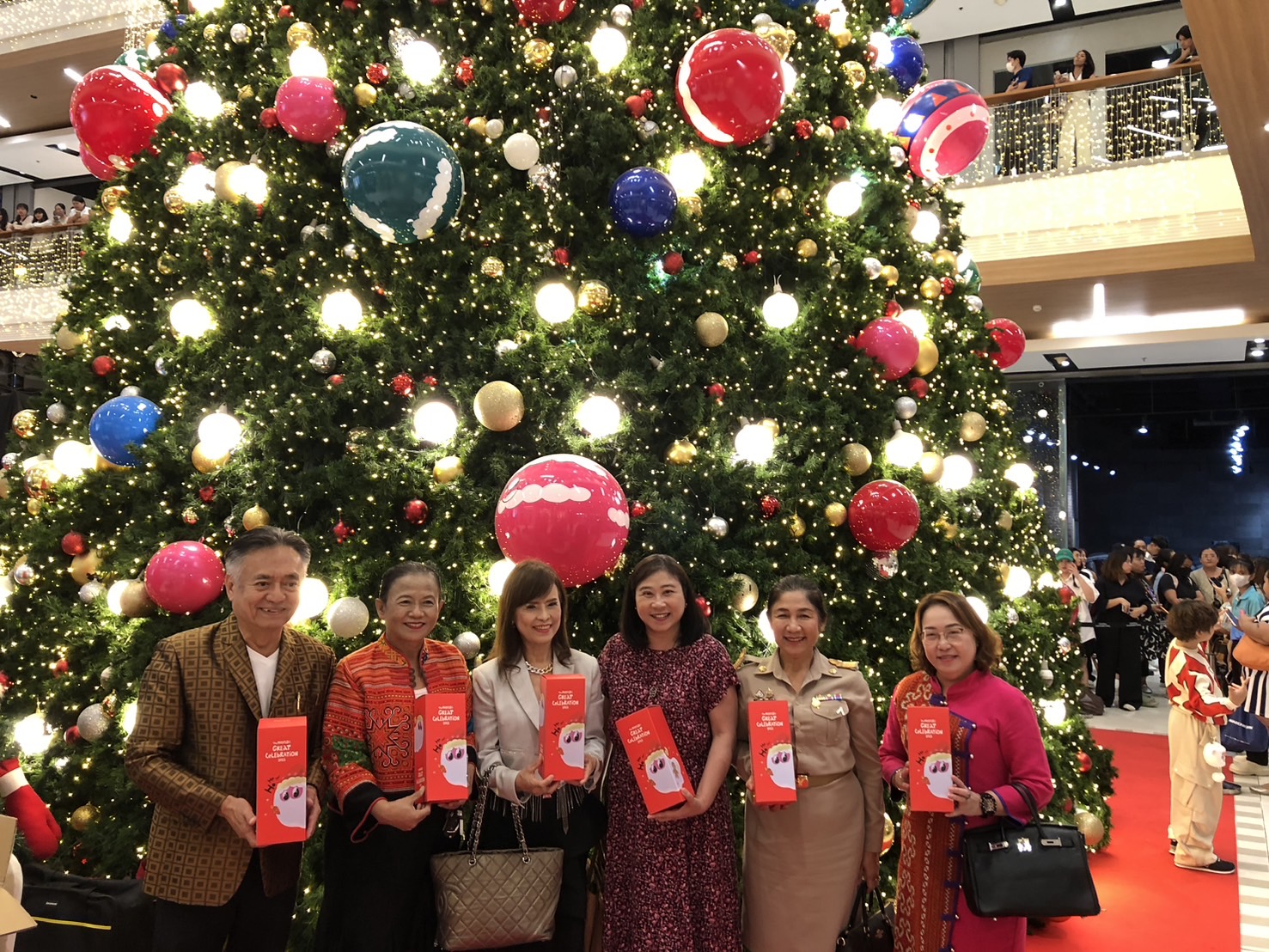 พช.นนท์ ร่วมพิธีเปิดงาน Light Up Christmas Tree Celebration ศูนย์การค้าเซ็นทรัลแจ้งวัฒนะ