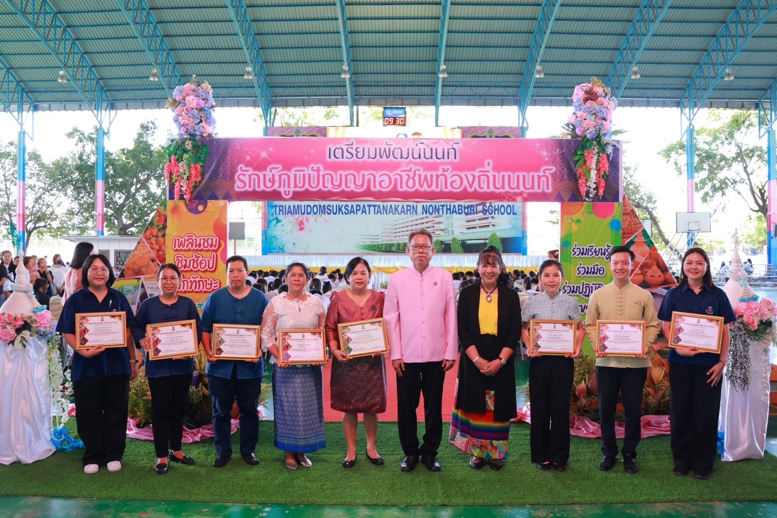 พช.นนทบุรี ยกทัพผู้ประกอบการจังหวัดนนทบุรีเนรมิตตลาดนัด ในกิจกรรมวันงานอาชีพรักษ์ภูมิปัญญาท้องถิ่นนนท์ โรงเรียนเตรียมอุดมศึกษาพัฒนาการ นนทบุรี