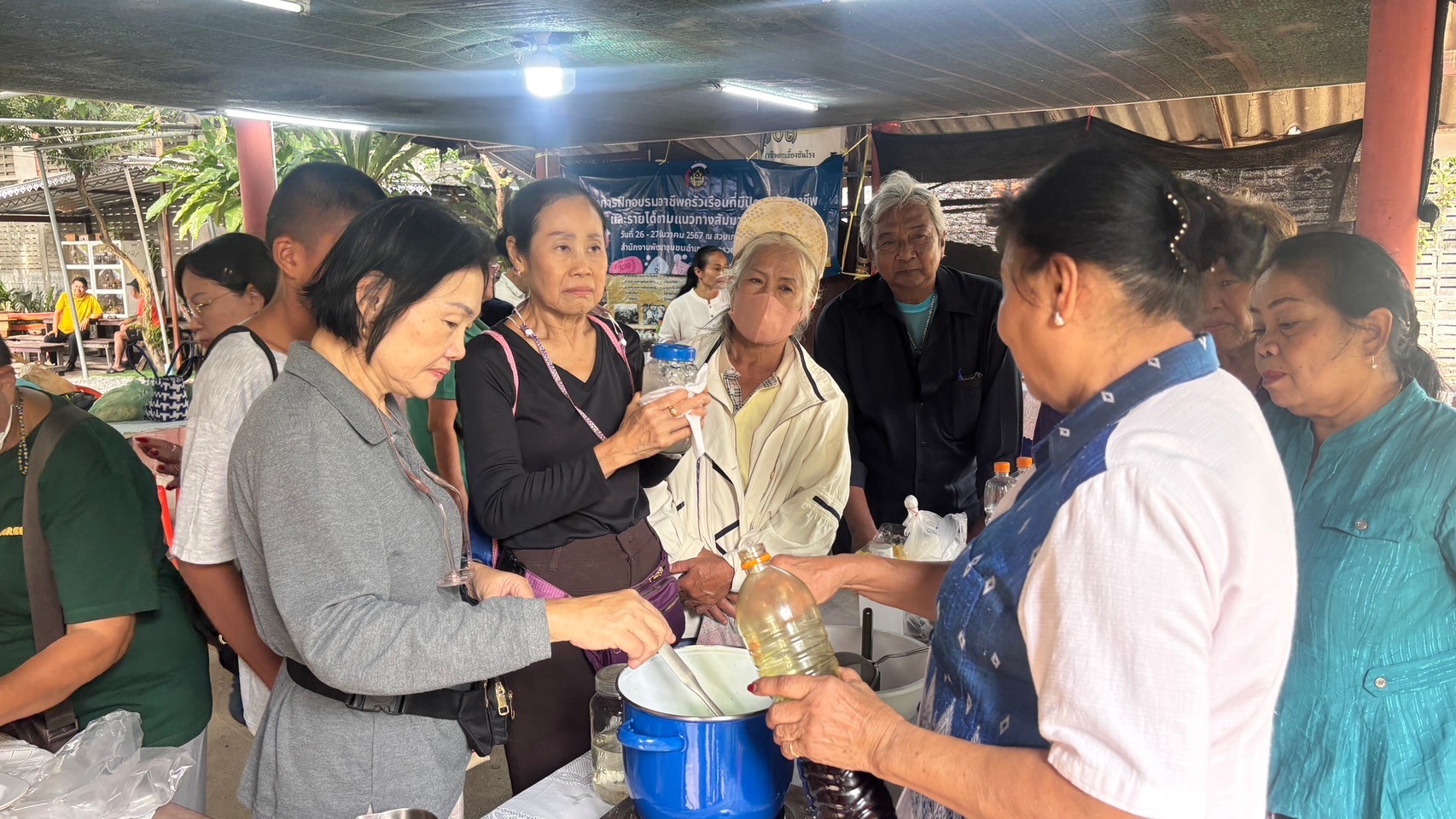 พช.บางกรวย ดำเนินโครงการฝึกอบรมอาชีพครัวเรือนที่มีปัญหาด้านอาชีพและรายได้ ตามแนวทางสัมมาชีพชุมชน วันที่ 2