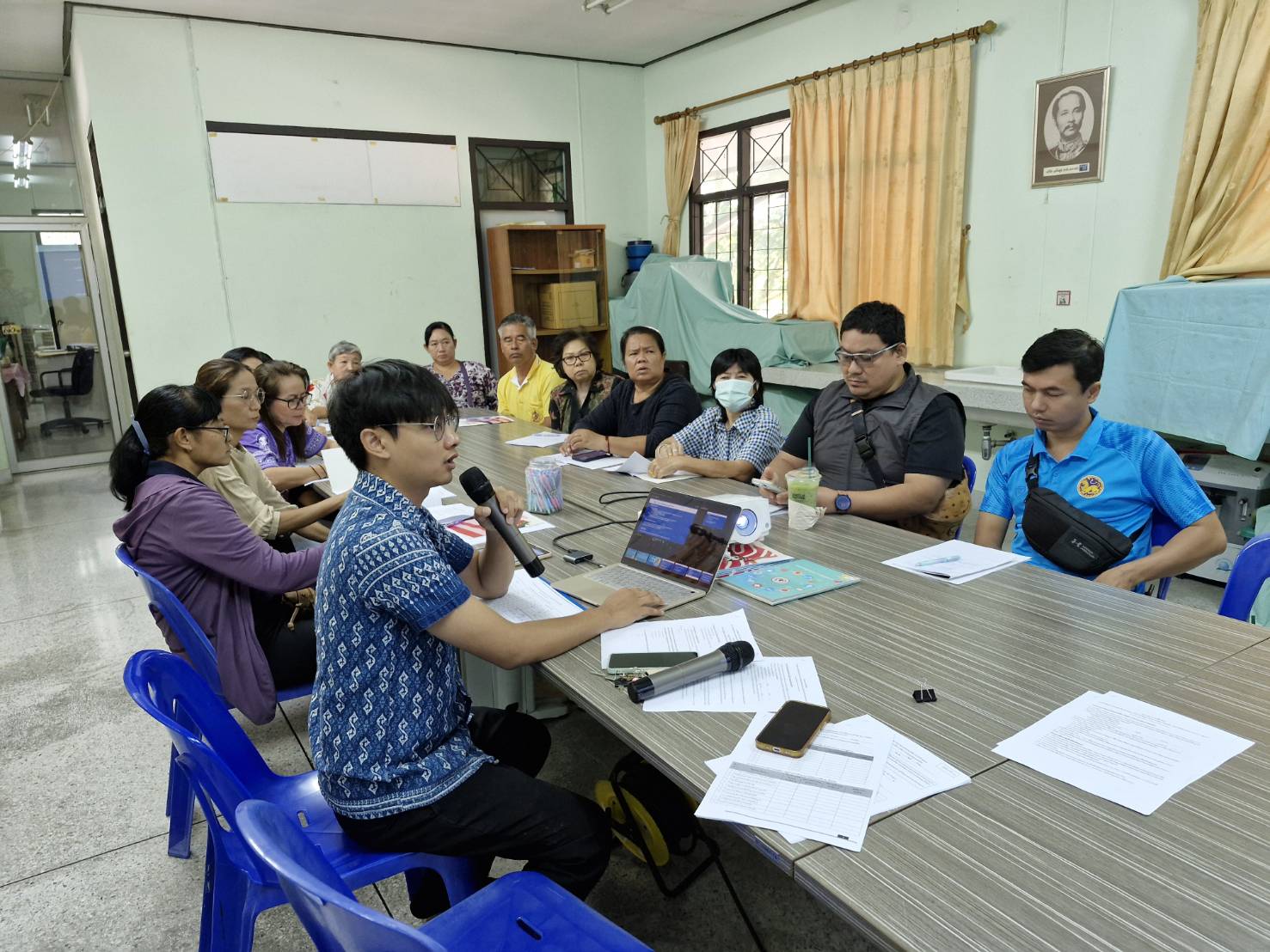 พช.บางกรวย จัดกิจกรรมประชุมเตรียมความพร้อมหมู่บ้านต้นกล้ากองทุนแม่ของแผ่นดิน