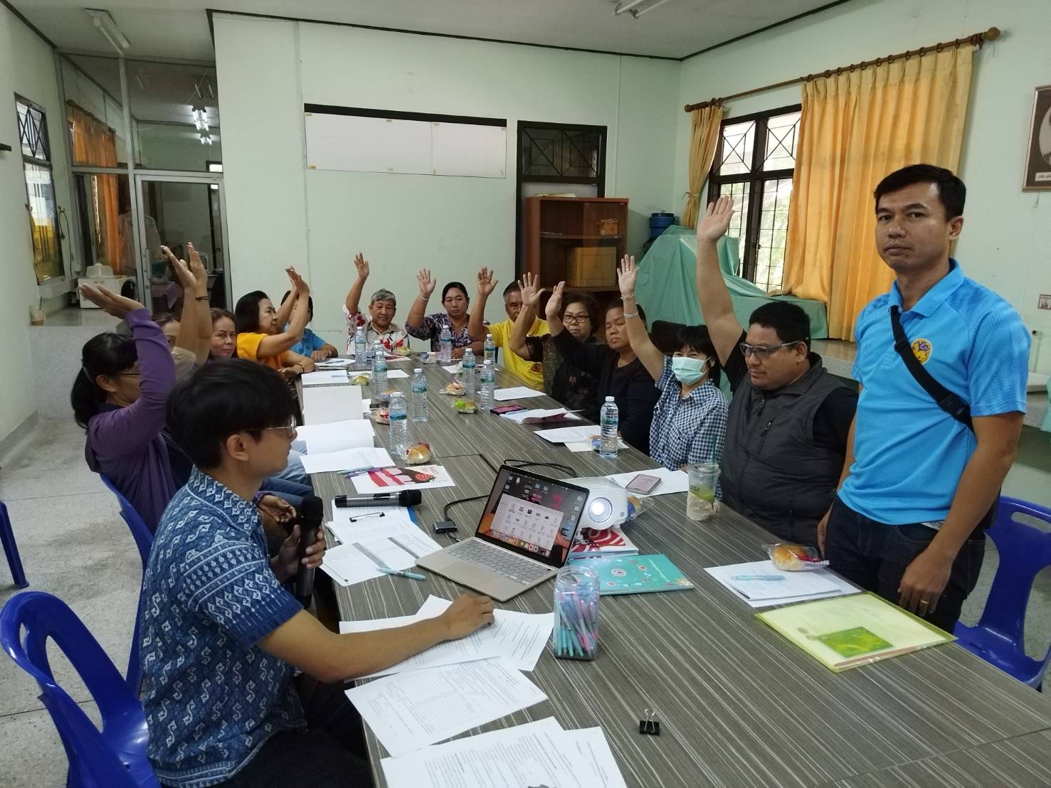 พช.บางกรวย จัดกิจกรรมประชุมเตรียมความพร้อมหมู่บ้านต้นกล้ากองทุนแม่ของแผ่นดิน