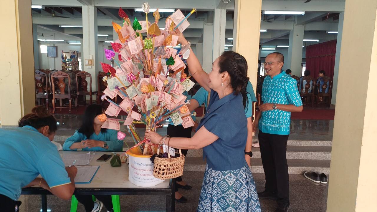 พช.ปากเกร็ดพร้อมเครือข่ายกองทุนแม่ของแผ่นดินอำเภอปากเกร็ดจัดทอดผ้าป่าสามัคคี