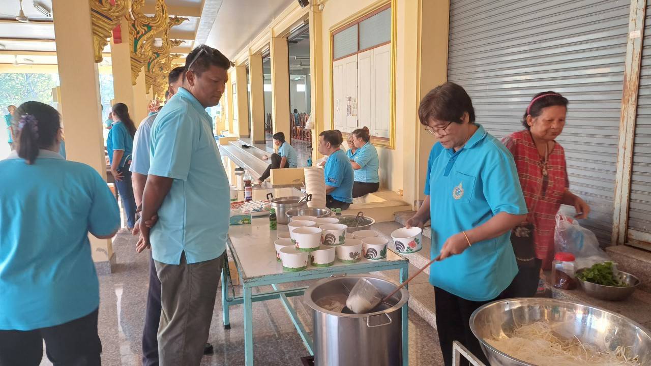 พช.ปากเกร็ดพร้อมเครือข่ายกองทุนแม่ของแผ่นดินอำเภอปากเกร็ดจัดทอดผ้าป่าสามัคคี