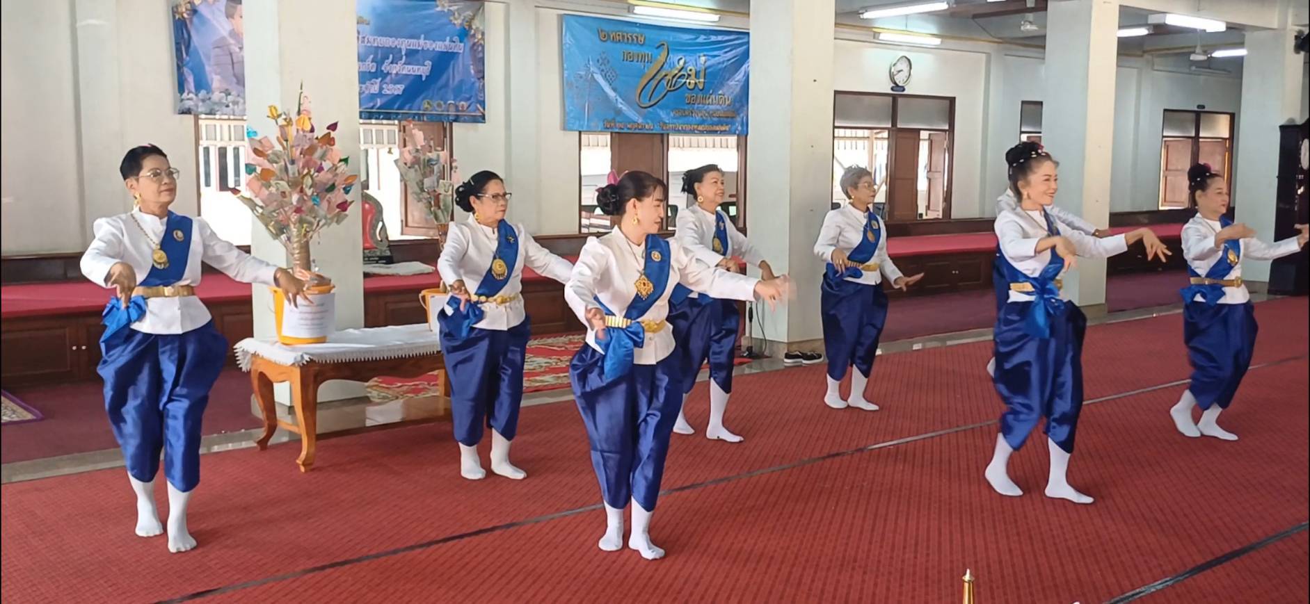 พช.ปากเกร็ดพร้อมเครือข่ายกองทุนแม่ของแผ่นดินอำเภอปากเกร็ดจัดทอดผ้าป่าสามัคคี