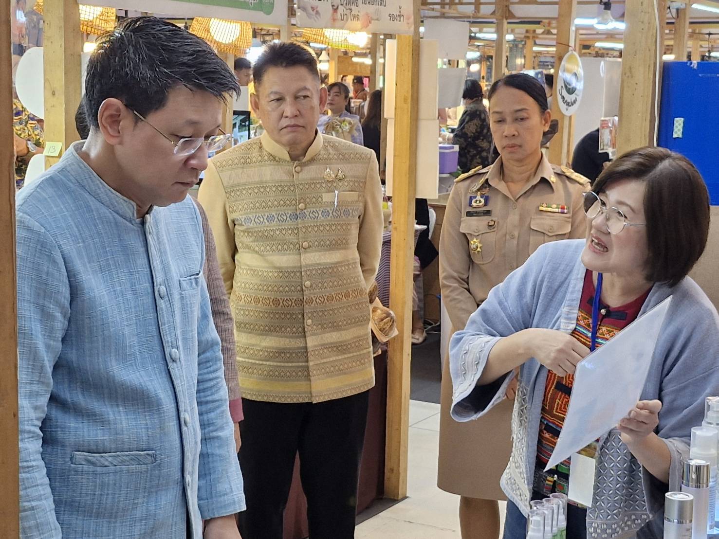 พช. โชว์ OTOP PREMIUM 2567  ภายใต้โครงการพัฒนาผลิตภัณฑ์ Premium สู่สากล ประเภทอาหาร เครื่องดื่ม และสมุนไพรที่ไม่ใช่อาหาร วันที่ 24 ธันวาคม 2567 ณ  ลานอเนกประสงค์ ชั้น 2 อาคารรัฐประศาสนภักดี ศูนย์ราชการ