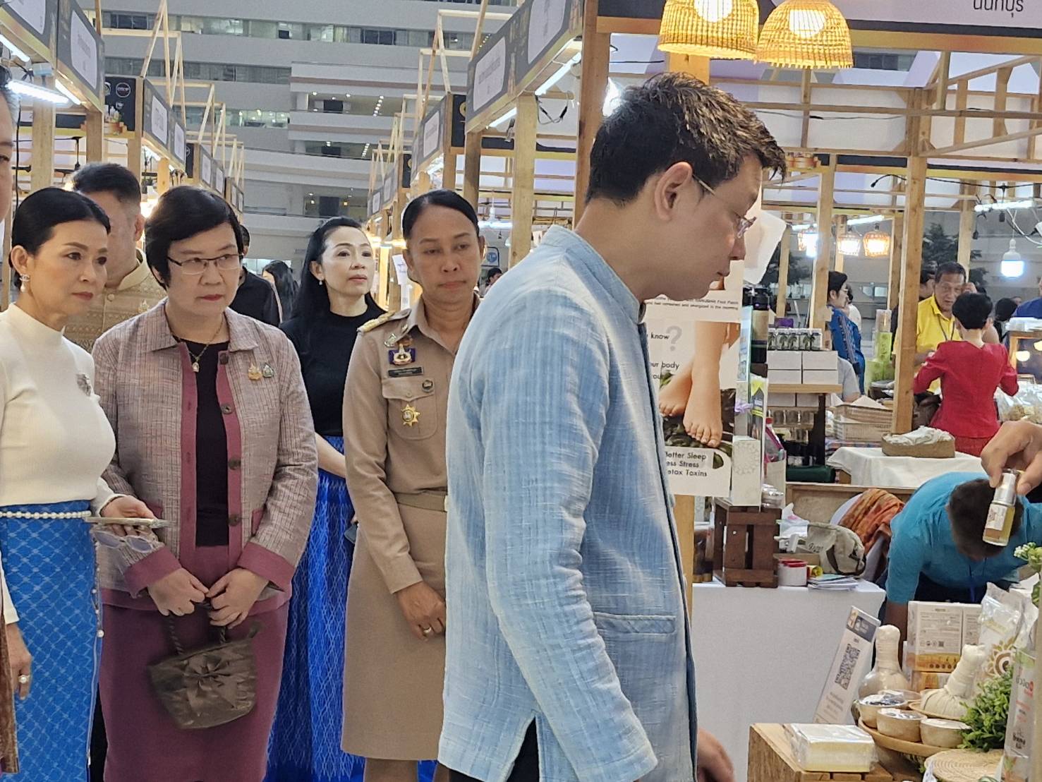 พช. โชว์ OTOP PREMIUM 2567  ภายใต้โครงการพัฒนาผลิตภัณฑ์ Premium สู่สากล ประเภทอาหาร เครื่องดื่ม และสมุนไพรที่ไม่ใช่อาหาร วันที่ 24 ธันวาคม 2567 ณ  ลานอเนกประสงค์ ชั้น 2 อาคารรัฐประศาสนภักดี ศูนย์ราชการ