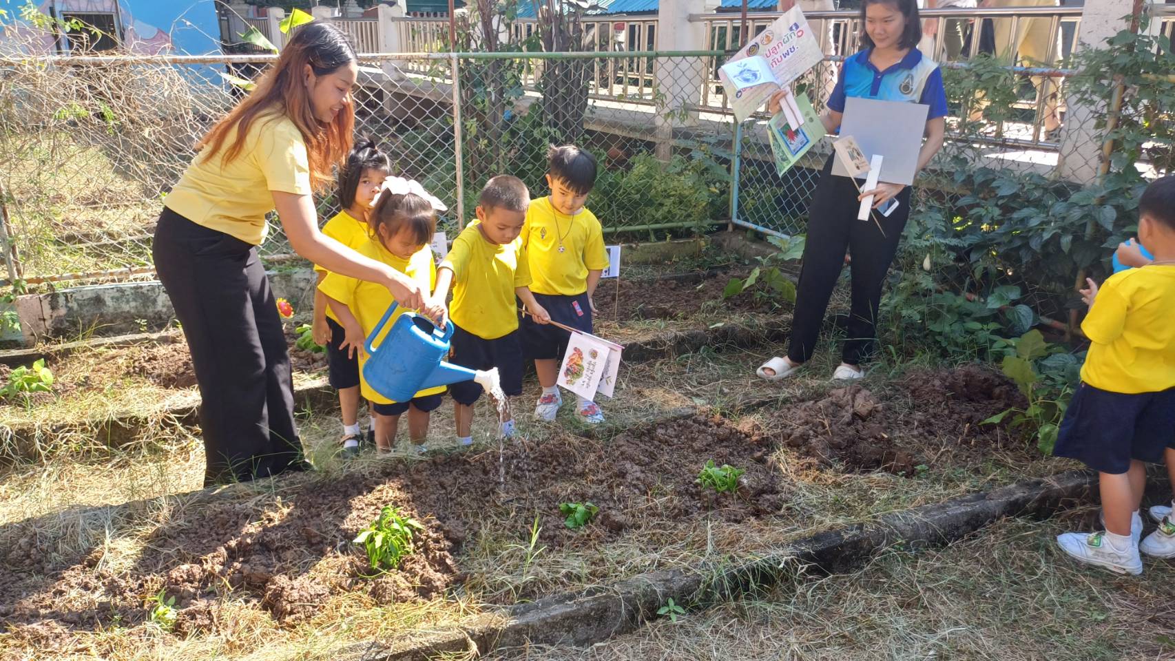 สำนักงานพัฒนาชุมชนอำเภอปากเกร็ดดำเนินการขับเคลื่อนตำบลเข้มแข็ง ตามหลักปรัชญาของเศรษฐกิจพอเพียง ตำบลเกาะเกร็ด อำเภอปากเกร็ด