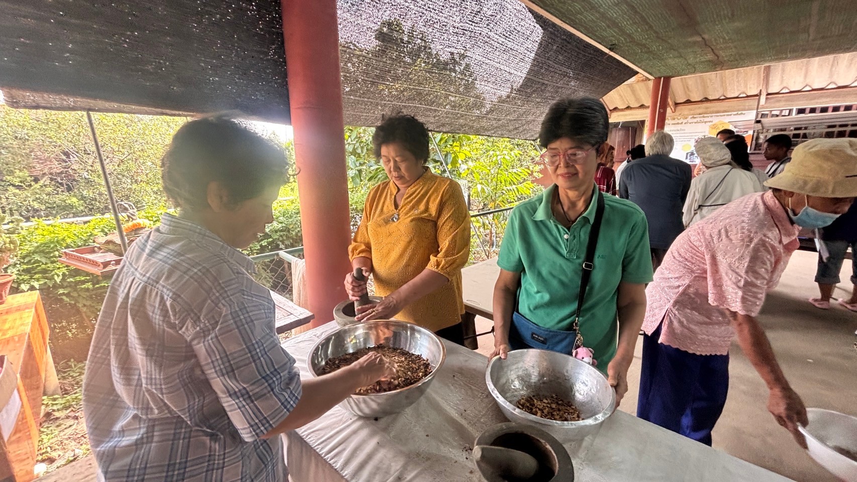 พช.บางกรวย ดำเนินโครงการฝึกอบรมอาชีพครัวเรือนที่มีปัญหาด้านอาชีพและรายได้ ตามแนวทางสัมมาชีพชุมชน วันที่ 2