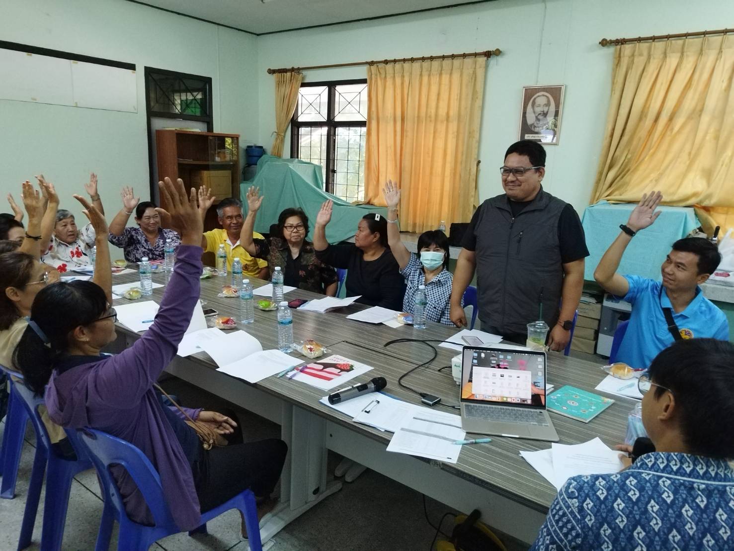 พช.บางกรวย จัดกิจกรรมประชุมเตรียมความพร้อมหมู่บ้านต้นกล้ากองทุนแม่ของแผ่นดิน