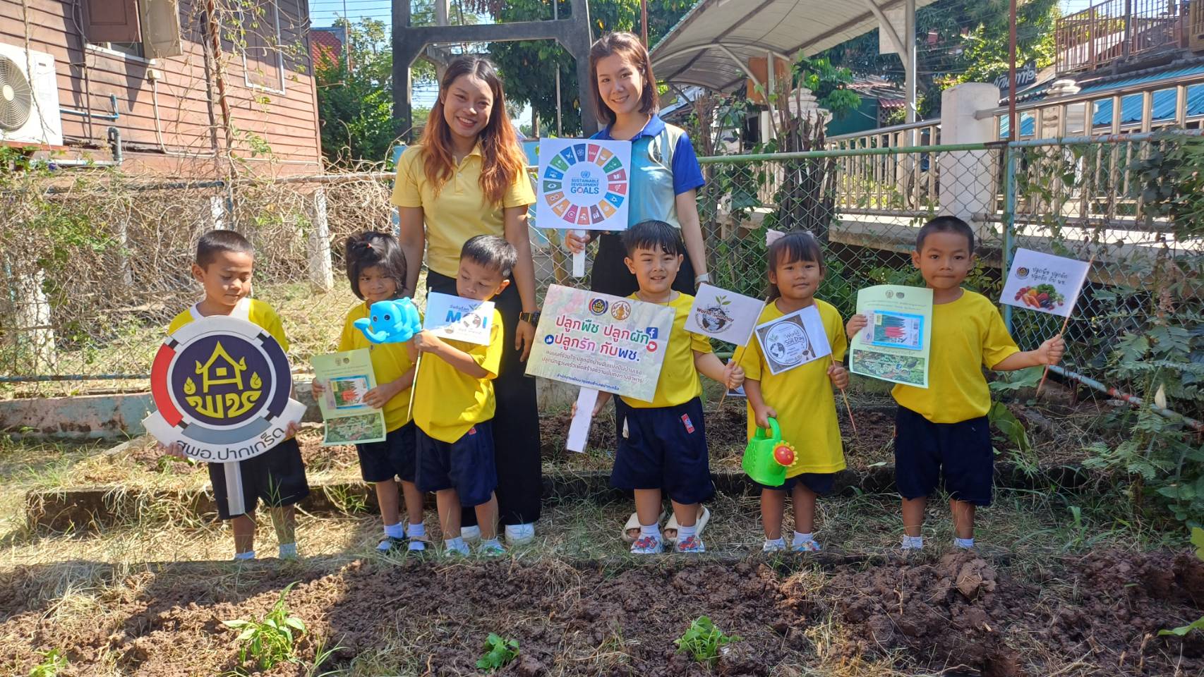สำนักงานพัฒนาชุมชนอำเภอปากเกร็ดดำเนินการขับเคลื่อนตำบลเข้มแข็ง ตามหลักปรัชญาของเศรษฐกิจพอเพียง ตำบลเกาะเกร็ด อำเภอปากเกร็ด