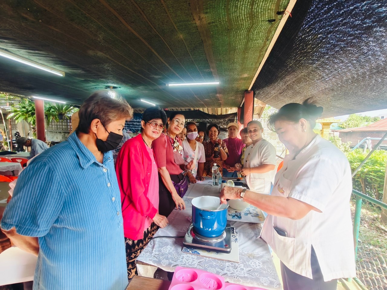 พช.บางกรวย ดำเนินโครงการฝึกอบรมอาชีพครัวเรือนที่มีปัญหาด้านอาชีพและรายได้ ตามแนวทางสัมมาชีพชุมชน วันที่ 1