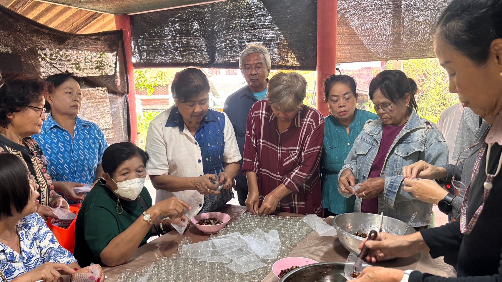พช.บางกรวย ดำเนินโครงการฝึกอบรมอาชีพครัวเรือนที่มีปัญหาด้านอาชีพและรายได้ ตามแนวทางสัมมาชีพชุมชน วันที่ 2