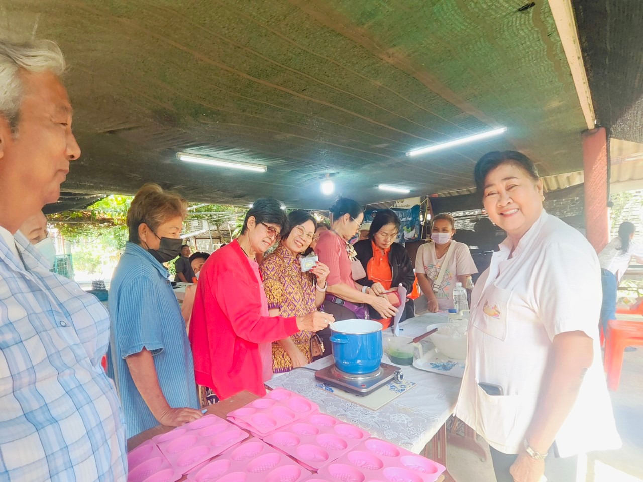 พช.บางกรวย ดำเนินโครงการฝึกอบรมอาชีพครัวเรือนที่มีปัญหาด้านอาชีพและรายได้ ตามแนวทางสัมมาชีพชุมชน วันที่ 1