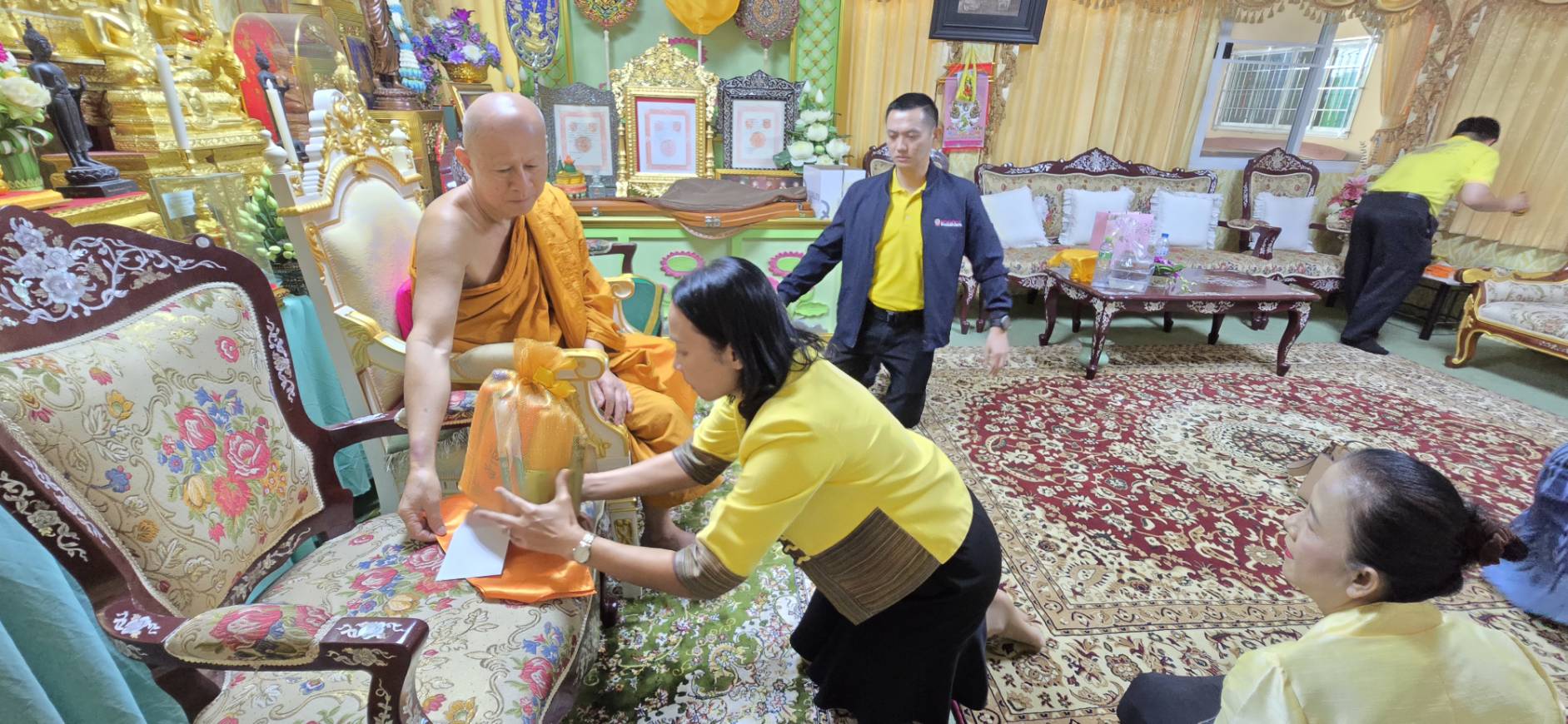 พช.นนท์เข้าพบกราบนมัสการพระคุณเจ้า ท่านเจ้าคณะจังหวัดนนทบุรี นำเรียนการจัดกิจกรรมทอดผ้าป่าสมทบกองทุนพัฒนาเด็กชนบท