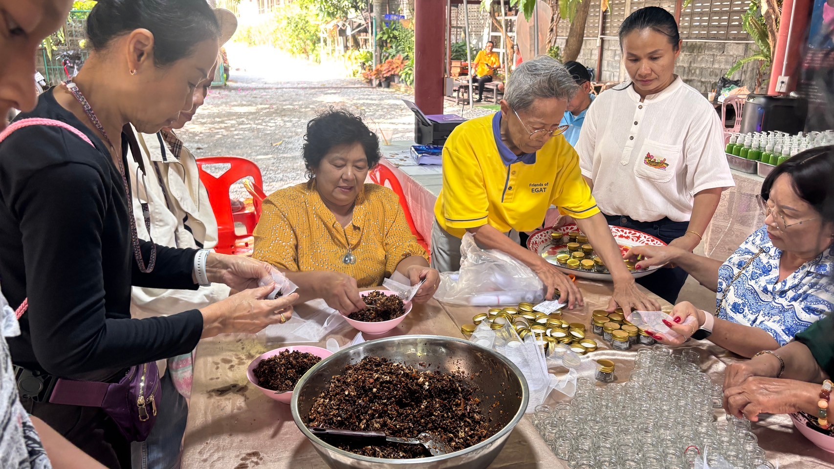 พช.บางกรวย ดำเนินโครงการฝึกอบรมอาชีพครัวเรือนที่มีปัญหาด้านอาชีพและรายได้ ตามแนวทางสัมมาชีพชุมชน วันที่ 2