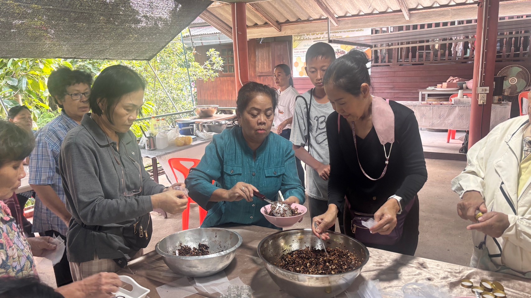พช.บางกรวย ดำเนินโครงการฝึกอบรมอาชีพครัวเรือนที่มีปัญหาด้านอาชีพและรายได้ ตามแนวทางสัมมาชีพชุมชน วันที่ 2