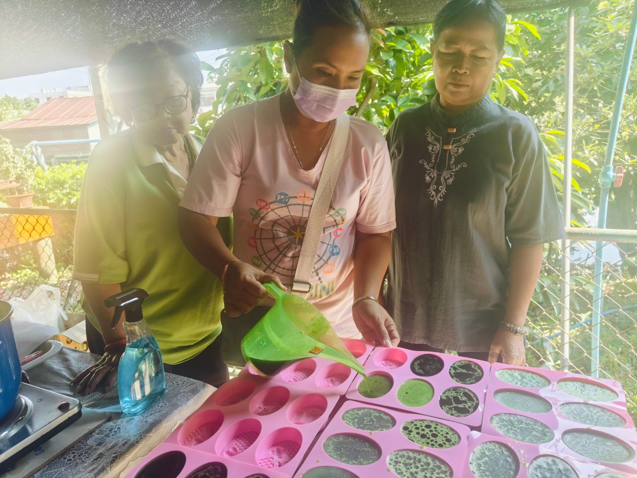 พช.บางกรวย ดำเนินโครงการฝึกอบรมอาชีพครัวเรือนที่มีปัญหาด้านอาชีพและรายได้ ตามแนวทางสัมมาชีพชุมชน วันที่ 1