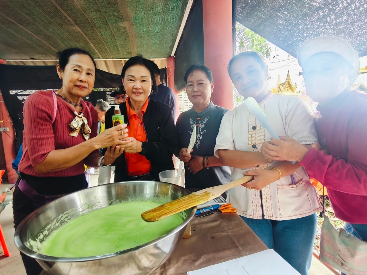 พช.บางกรวย ดำเนินโครงการฝึกอบรมอาชีพครัวเรือนที่มีปัญหาด้านอาชีพและรายได้ ตามแนวทางสัมมาชีพชุมชน วันที่ 1