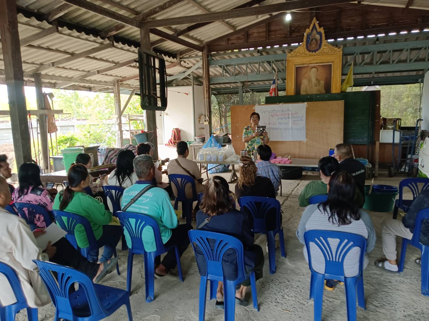 สำนักงานพัฒนาชุมชนอำเภอปากเกร็ด ดำเนินโครงการเตรียมความพร้อมหมู่บ้านแพร่ระบาดยาเสพติดพัฒนาสู่หมู่บ้านต้นกล้ากองทุนแม่ของแผ่นดิน