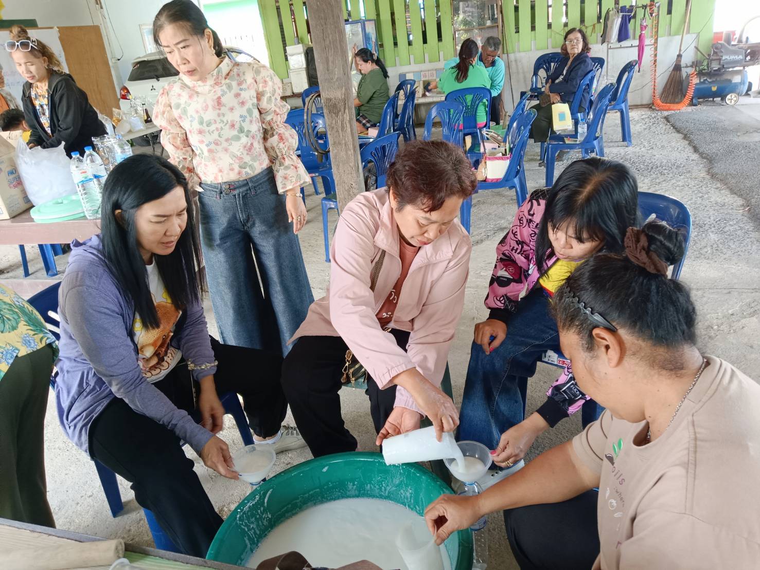 สำนักงานพัฒนาชุมชนอำเภอปากเกร็ด ดำเนินโครงการเตรียมความพร้อมหมู่บ้านแพร่ระบาดยาเสพติดพัฒนาสู่หมู่บ้านต้นกล้ากองทุนแม่ของแผ่นดิน