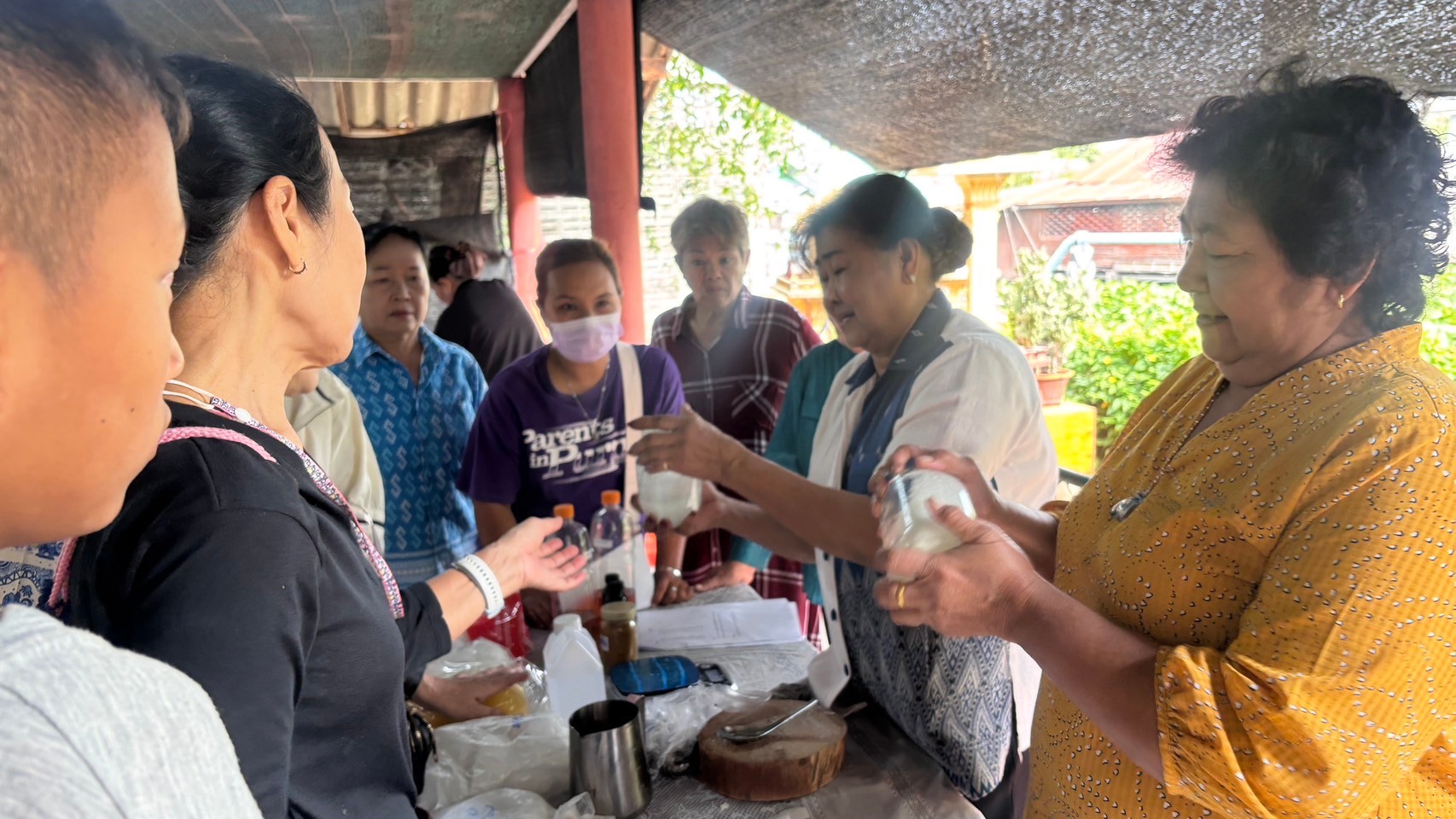 พช.บางกรวย ดำเนินโครงการฝึกอบรมอาชีพครัวเรือนที่มีปัญหาด้านอาชีพและรายได้ ตามแนวทางสัมมาชีพชุมชน วันที่ 2