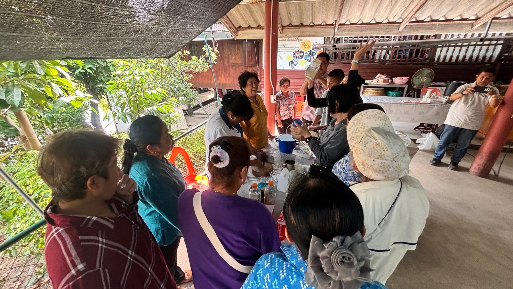 พช.บางกรวย ดำเนินโครงการฝึกอบรมอาชีพครัวเรือนที่มีปัญหาด้านอาชีพและรายได้ ตามแนวทางสัมมาชีพชุมชน วันที่ 2
