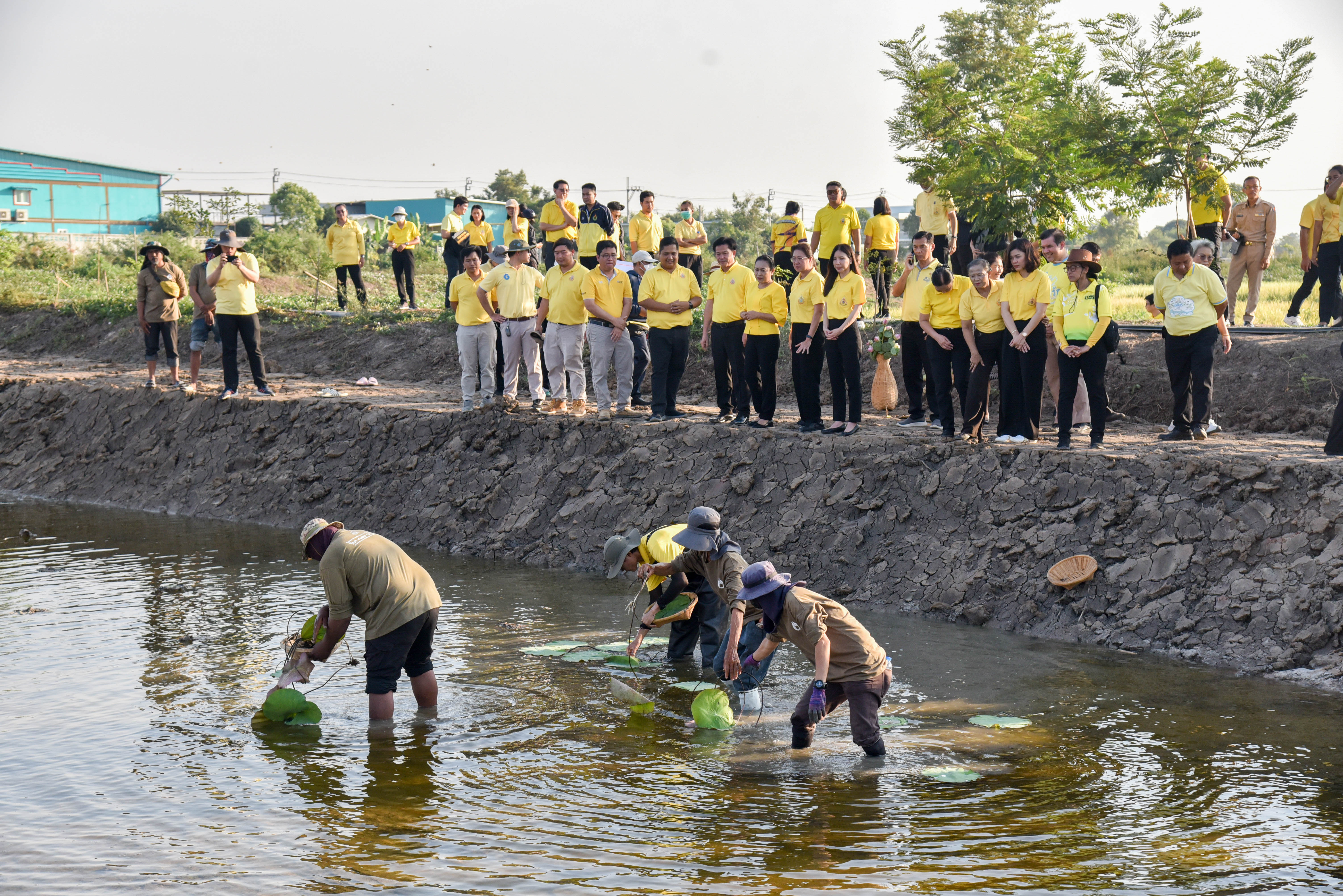 พช.นนทบุรีร่วมกิจกรรมโครงการ การพัฒนาบริหารจัดการน้ำรูปแบบ “โคก หนอง นา โมเดล : การผสมผสานระหว่างวิถีชุมชน และท่อส่งก๊าซธรรมชาติใต้ดิน” เพื่อเฉลิมพระเกียรติพระบาทสมเด็จพระเจ้าอยู่หัว เนื่องในโอกาสมหามงคลเฉลิมพระชนมพรรษา 6 รอบ 28 กรกฎาคม 2567