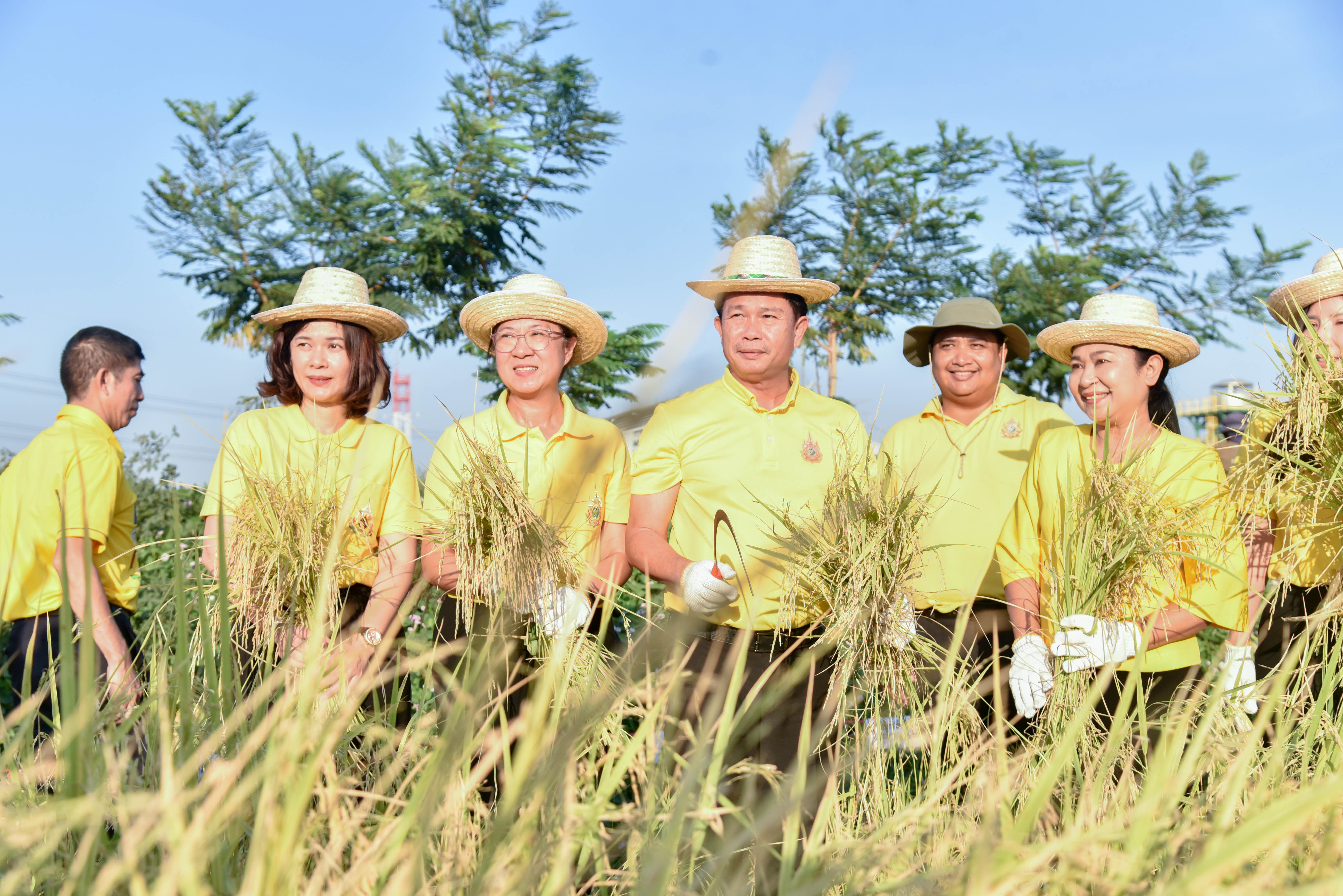 พช.นนทบุรีร่วมกิจกรรมโครงการ การพัฒนาบริหารจัดการน้ำรูปแบบ “โคก หนอง นา โมเดล : การผสมผสานระหว่างวิถีชุมชน และท่อส่งก๊าซธรรมชาติใต้ดิน” เพื่อเฉลิมพระเกียรติพระบาทสมเด็จพระเจ้าอยู่หัว เนื่องในโอกาสมหามงคลเฉลิมพระชนมพรรษา 6 รอบ 28 กรกฎาคม 2567
