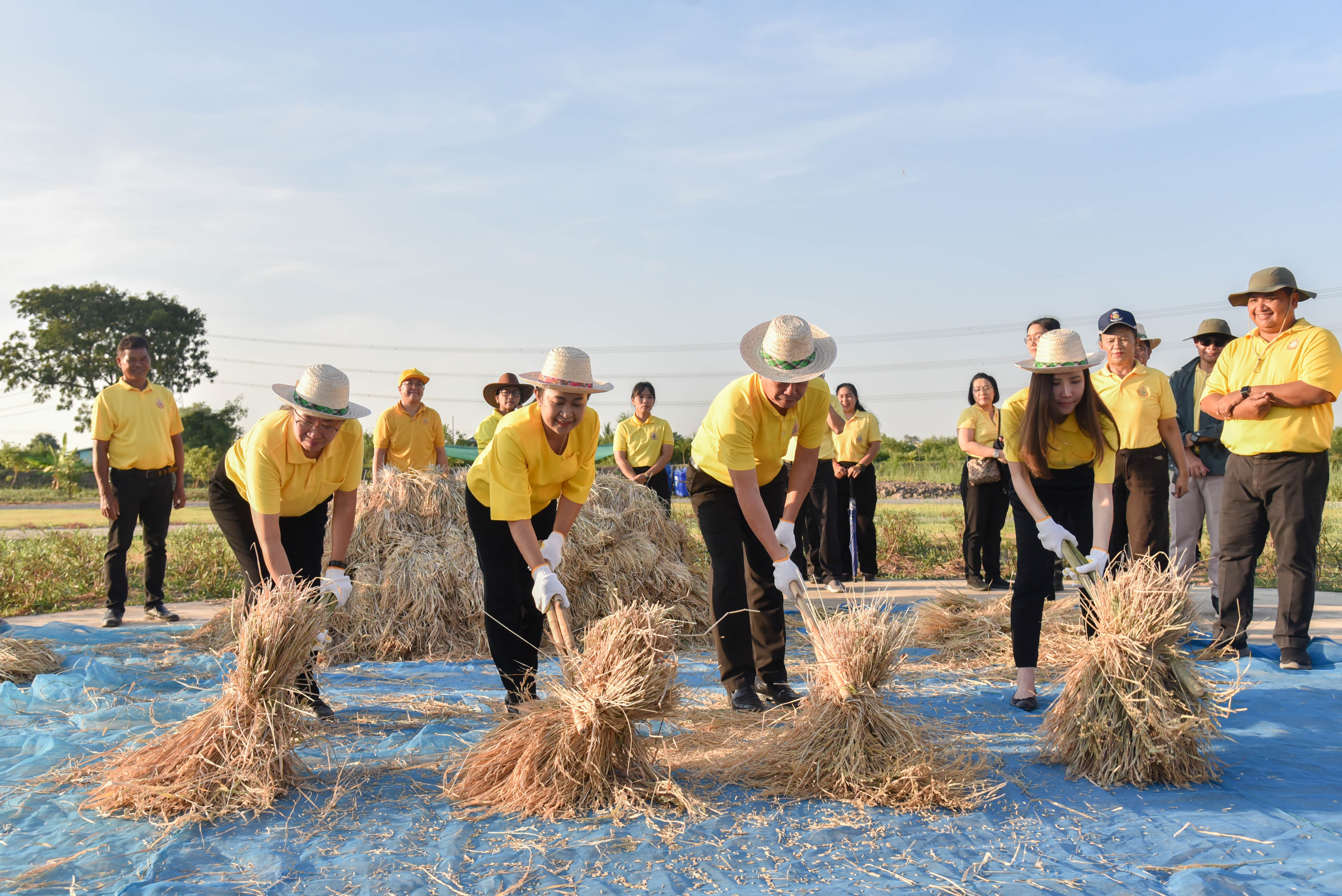 พช.นนทบุรีร่วมกิจกรรมโครงการ การพัฒนาบริหารจัดการน้ำรูปแบบ “โคก หนอง นา โมเดล : การผสมผสานระหว่างวิถีชุมชน และท่อส่งก๊าซธรรมชาติใต้ดิน” เพื่อเฉลิมพระเกียรติพระบาทสมเด็จพระเจ้าอยู่หัว เนื่องในโอกาสมหามงคลเฉลิมพระชนมพรรษา 6 รอบ 28 กรกฎาคม 2567