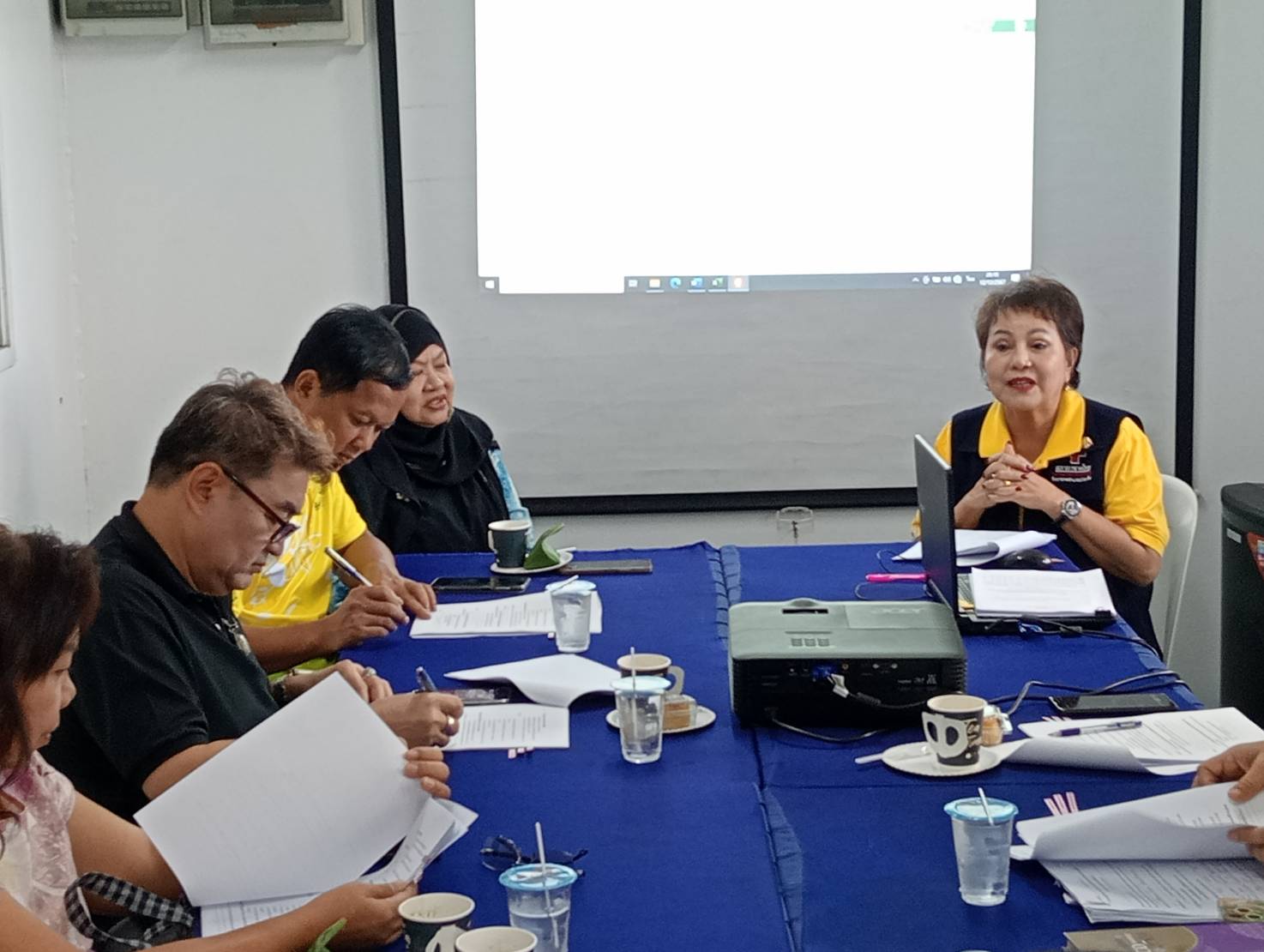 พช.ปากเกร็ดจัดประชุมคณะอนุกรรมการกลั่นกรองและติดตามการดำเนินงานกองทุนพัฒนาบทบาทสตรีอำเภอ(อกส.อ) อำเภอปากเกร็ด ครั้งที่  7/2567 ปีงบประมาณ 2568