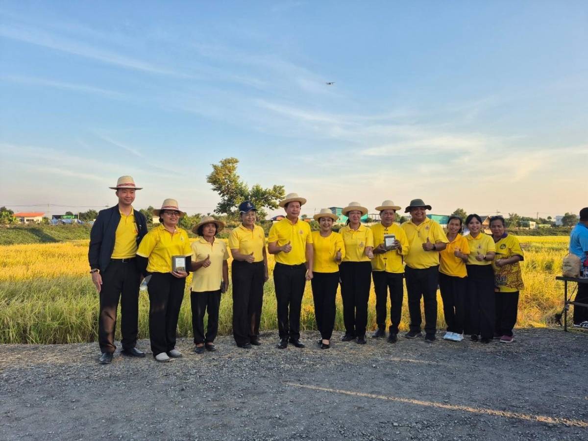 พช.นนทบุรีร่วมกิจกรรมโครงการ การพัฒนาบริหารจัดการน้ำรูปแบบ “โคก หนอง นา โมเดล : การผสมผสานระหว่างวิถีชุมชน และท่อส่งก๊าซธรรมชาติใต้ดิน” เพื่อเฉลิมพระเกียรติพระบาทสมเด็จพระเจ้าอยู่หัว เนื่องในโอกาสมหามงคลเฉลิมพระชนมพรรษา 6 รอบ 28 กรกฎาคม 2567