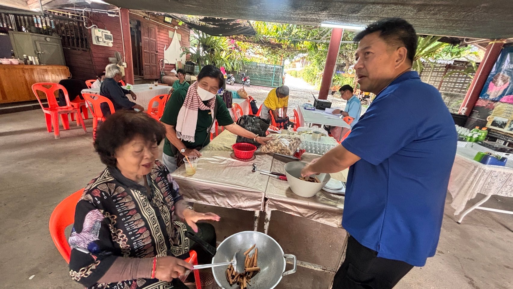 พช.บางกรวย ดำเนินโครงการฝึกอบรมอาชีพครัวเรือนที่มีปัญหาด้านอาชีพและรายได้ ตามแนวทางสัมมาชีพชุมชน วันที่ 2
