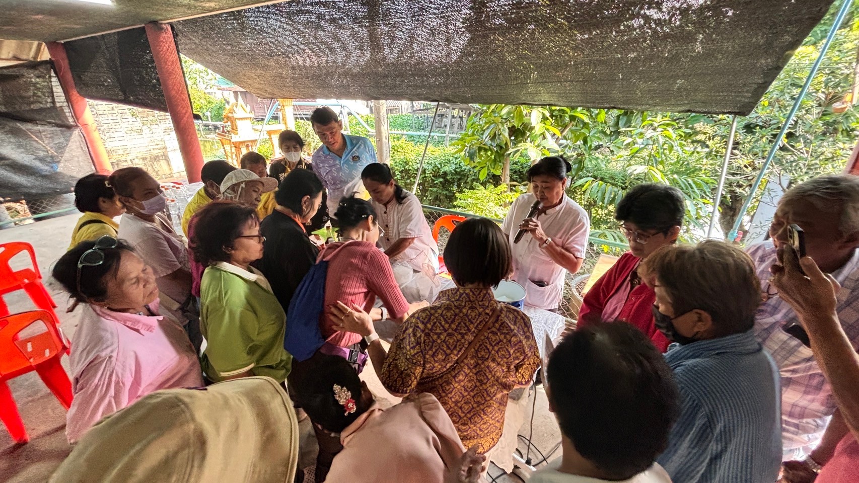 พช.บางกรวย ดำเนินโครงการฝึกอบรมอาชีพครัวเรือนที่มีปัญหาด้านอาชีพและรายได้ ตามแนวทางสัมมาชีพชุมชน วันที่ 1