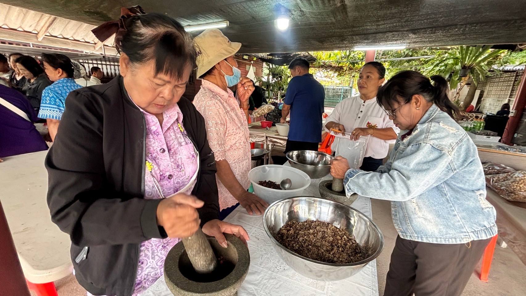 พช.บางกรวย ดำเนินโครงการฝึกอบรมอาชีพครัวเรือนที่มีปัญหาด้านอาชีพและรายได้ ตามแนวทางสัมมาชีพชุมชน วันที่ 2