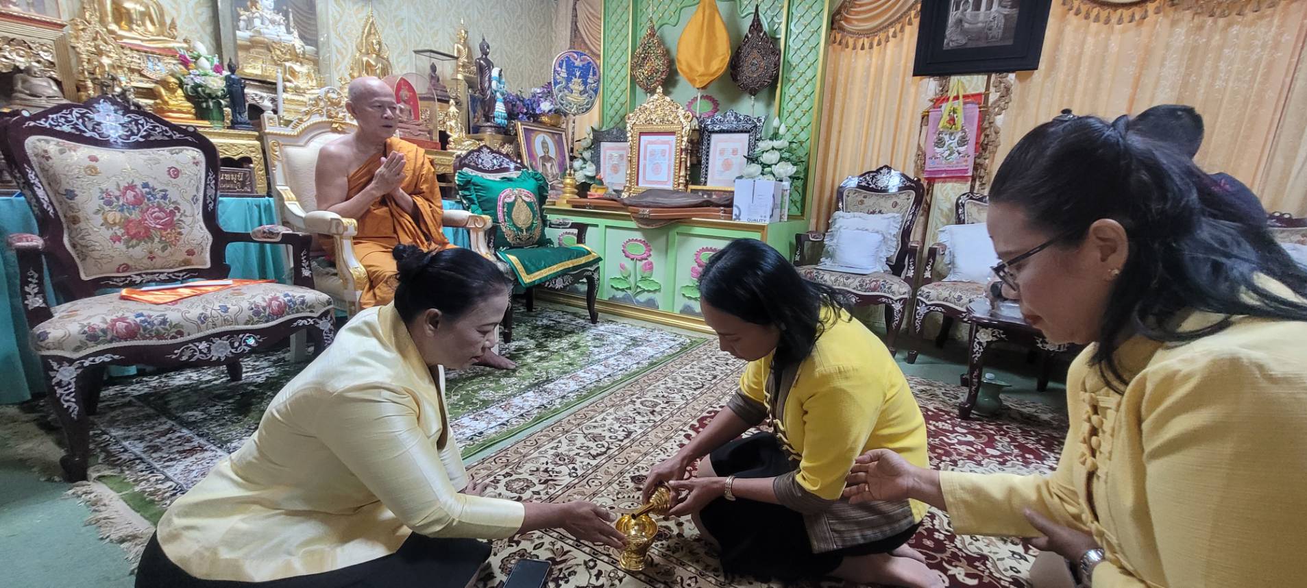 พช.นนท์เข้าพบกราบนมัสการพระคุณเจ้า ท่านเจ้าคณะจังหวัดนนทบุรี นำเรียนการจัดกิจกรรมทอดผ้าป่าสมทบกองทุนพัฒนาเด็กชนบท