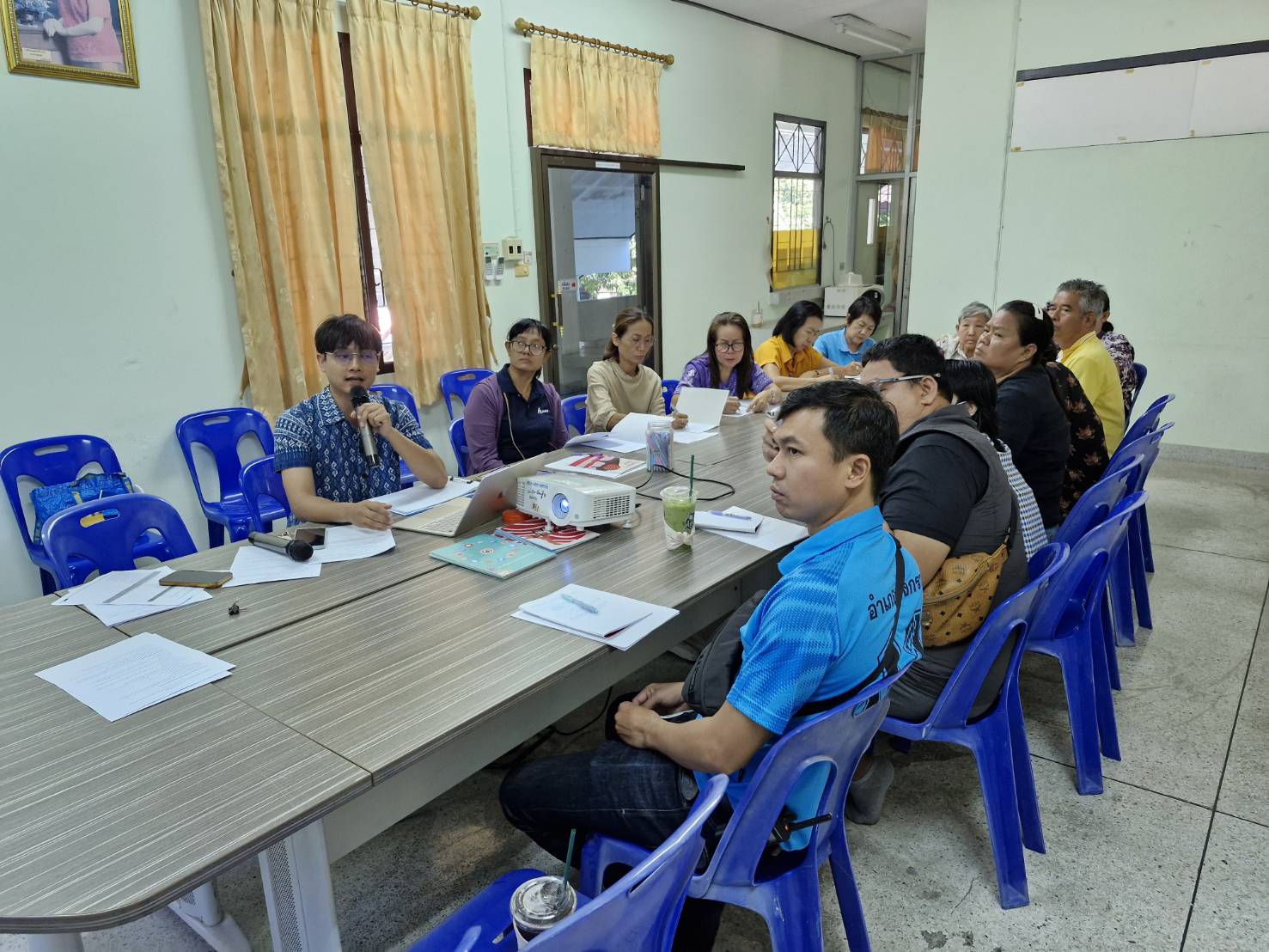 พช.บางกรวย จัดกิจกรรมประชุมเตรียมความพร้อมหมู่บ้านต้นกล้ากองทุนแม่ของแผ่นดิน