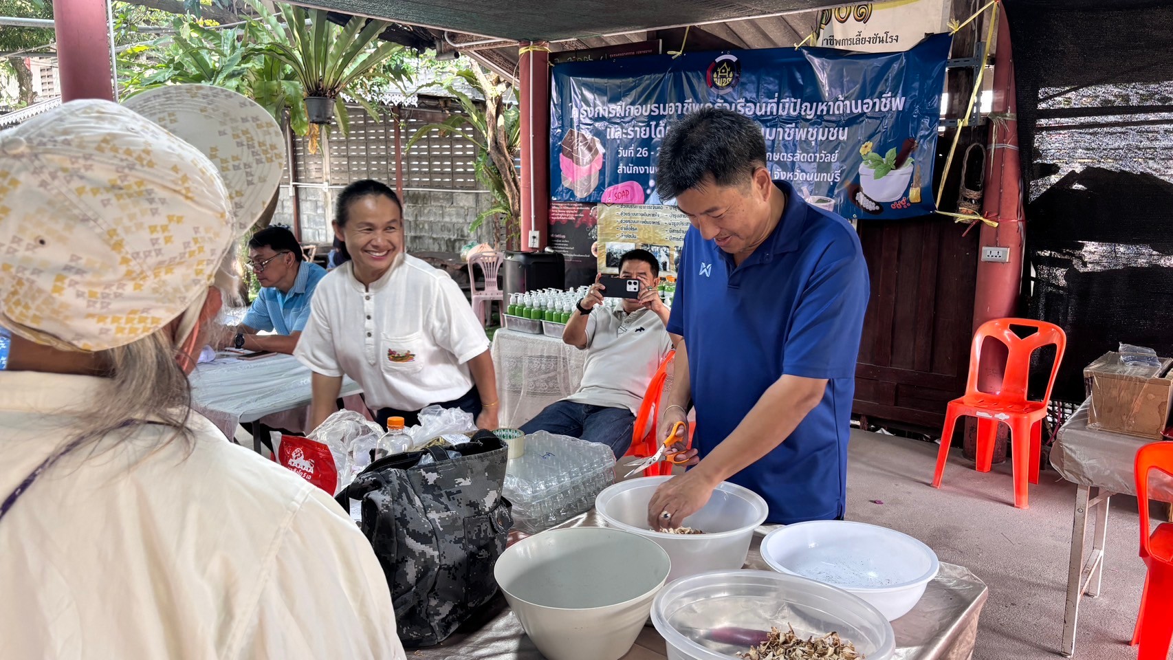 พช.บางกรวย ดำเนินโครงการฝึกอบรมอาชีพครัวเรือนที่มีปัญหาด้านอาชีพและรายได้ ตามแนวทางสัมมาชีพชุมชน วันที่ 2