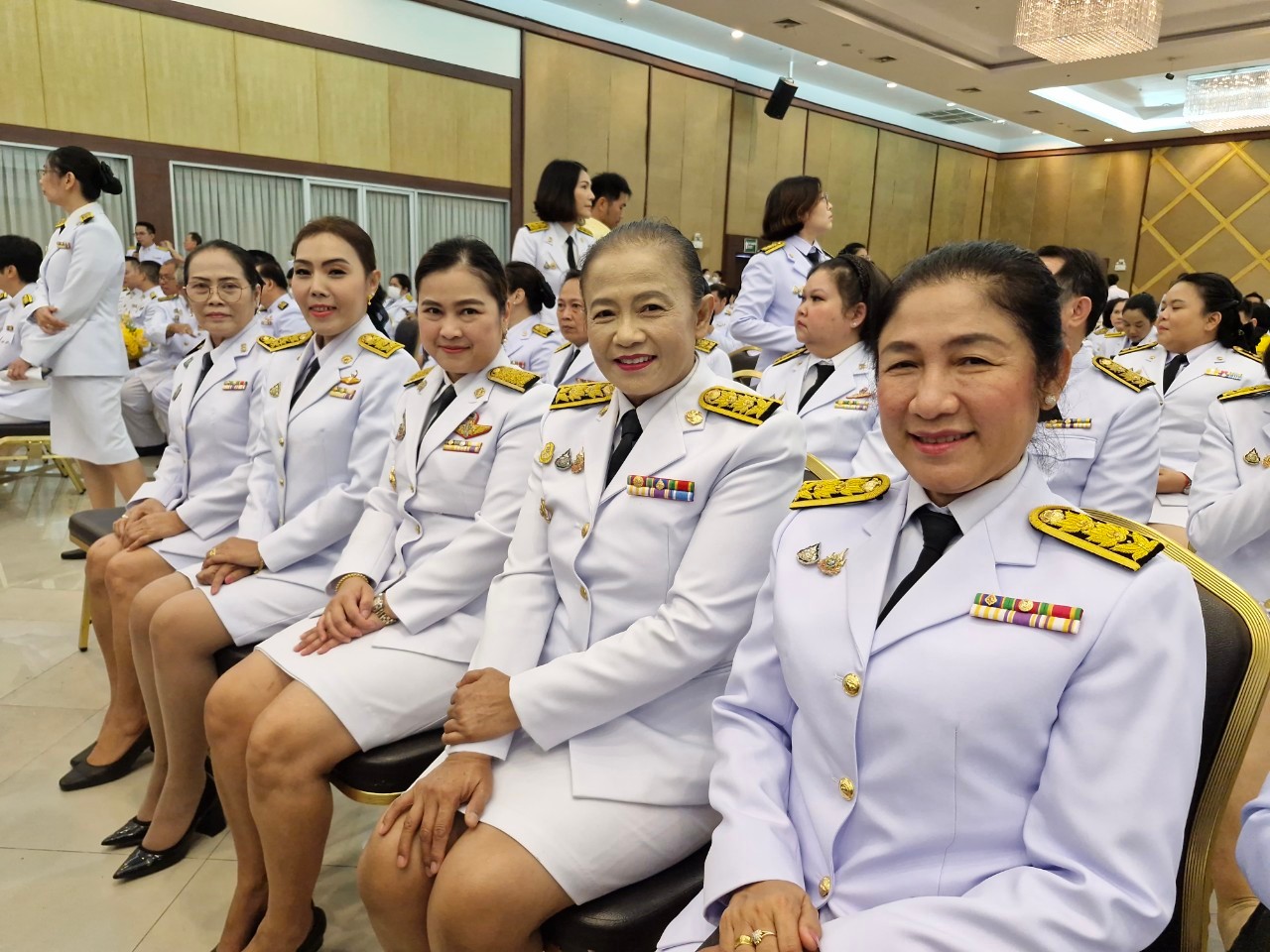 พช.นนท์ ร่วมพิธีเจริญพระพุทธมนต์ถวายพระราชกุศล และพิธีถวายพานพุ่มดอกไม้ถวายราชสักการะ เนื่องในวันคล้ายวันพระบรมราชสมภพพระบาทสมเด็จพระบรมชนกาธิเบศร มหาภูมิพลอดุลยเดชมหาราช บรมนาถบพิตร วันชาติ และวันพ่อแห่งชาติ 5 ธันวาคม 2567