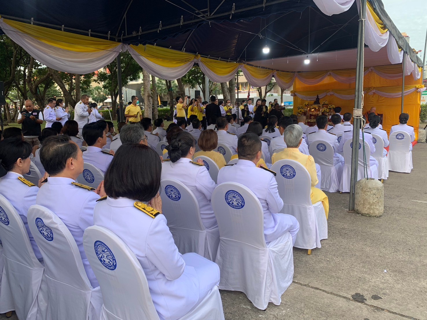 พช.นนท์ ร่วมพิธีทำบุญตักบาตรถวายพระราชกุศล เนื่องในวันคล้ายวันพระบรมราชสมภพพระบาทสมเด็จพระบรมชนกาธิเบศร มหาภูมิพลอดุลยเดชมหาราช บรมนาถบพิตร วันชาติ และวันพ่อแห่งชาติ 5 ธันวาคม 2567